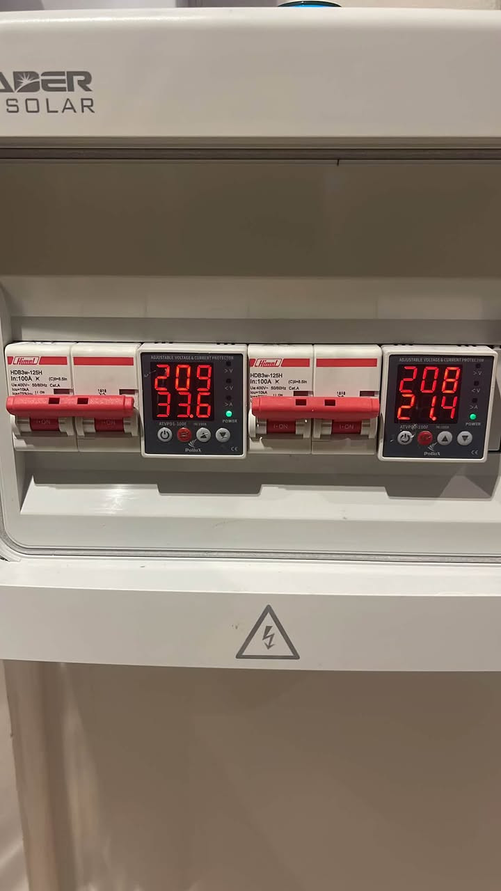 🔋💪 منظومة عملية… وأداء يثبت نفسه من أول تشغيل!

تم نصب وتشغيل منظومة في مجمع سومو – منطقة زيونة، وتتكون من:

✅ انفيرتر 8 كيلوواط
✅ بطارية ليثيوم 16 كيلوواط
✅ 8 ألواح LONGi X10 عالية الكفاءة

📌 التشغيل الفعلي:
✔️ 3 سبالت
✔️ ثلاجة
✔️ مجمدة
✔️ إنارة الشقة بالكامل

⭐ ضمان حقيقي لمدة 10 سنوات بدون رمشة أثناء التحويل بفضل تقنية Online Bypass التي تضمن انتقالًا سلسًا بين مصادر الطاقة دون انقطاع ملحوظ للأجهزة.

إذا كنت تبحث عن منظومة مضمونة بأداء قوي وجودة عالية وخدمة ما بعد البيع، فنحن خيارك الأول.

📞 ***********
📍 ديالى – بعقوبة – شارع الفلاحة

شركة أبراج المهندسين للطاقة الشمسية
خبرة هندسية… ثقة… وضمان حقيقي.
