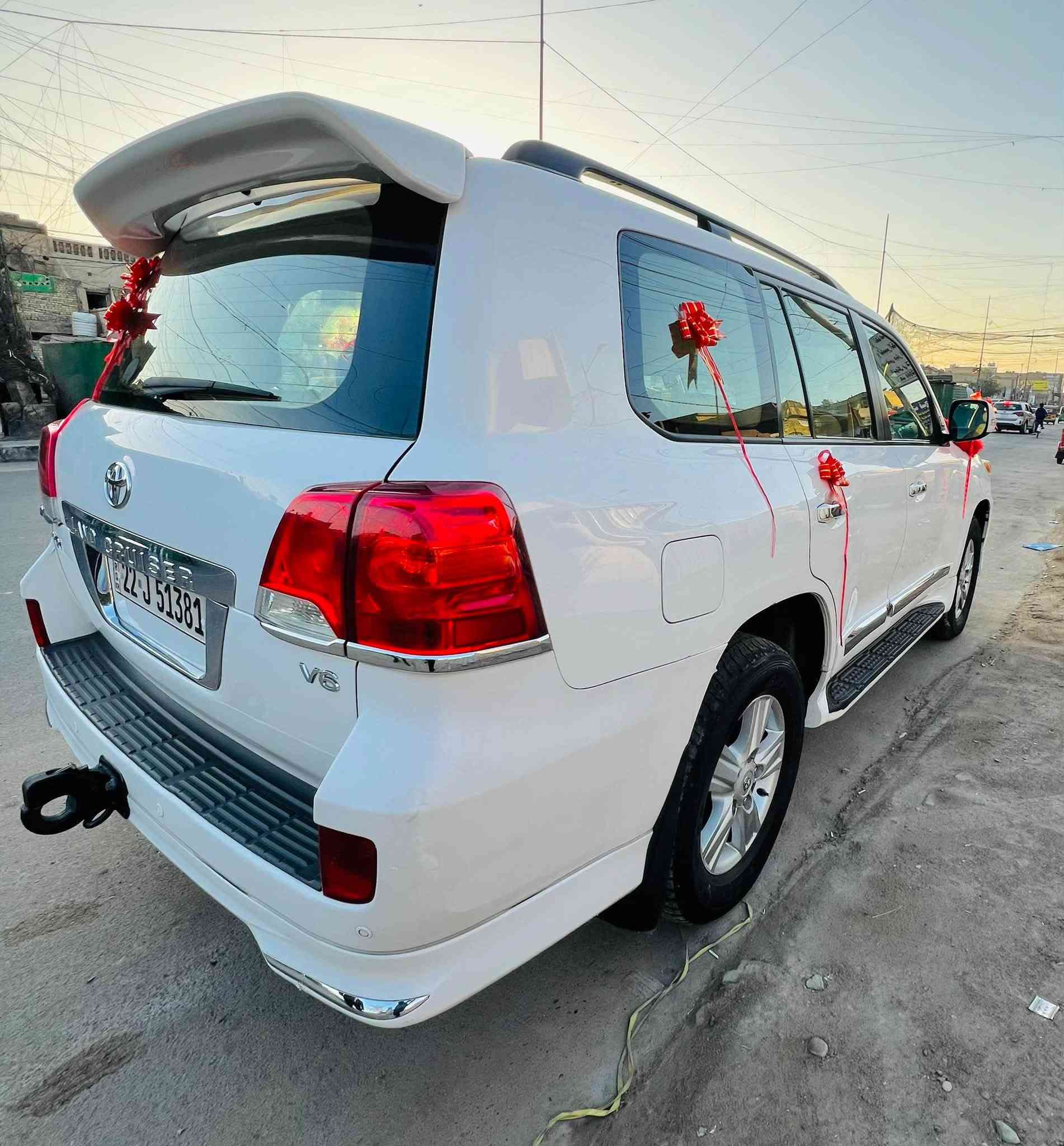 سلام عليكم لاندكروز خليجي مديل ٢٠١٣ 

بريم فول موصفات مكان السياره بغداد ماشيه ١٤٠  رقم أربيل بسمي
 
ثاني يوم احولك السنويه هزه جديده تاريخ انتهاء  لا ٢٠٣٠ 

مكينه ٦ سلندر السياره  كفاله عامه من الدعاميه  لا الدعاميه 

السونار موجود بل منشور الاستفسار ***********

نص مكتوب في الصور:
- هاي الطخة بل تخليف الدعاميه سليمه