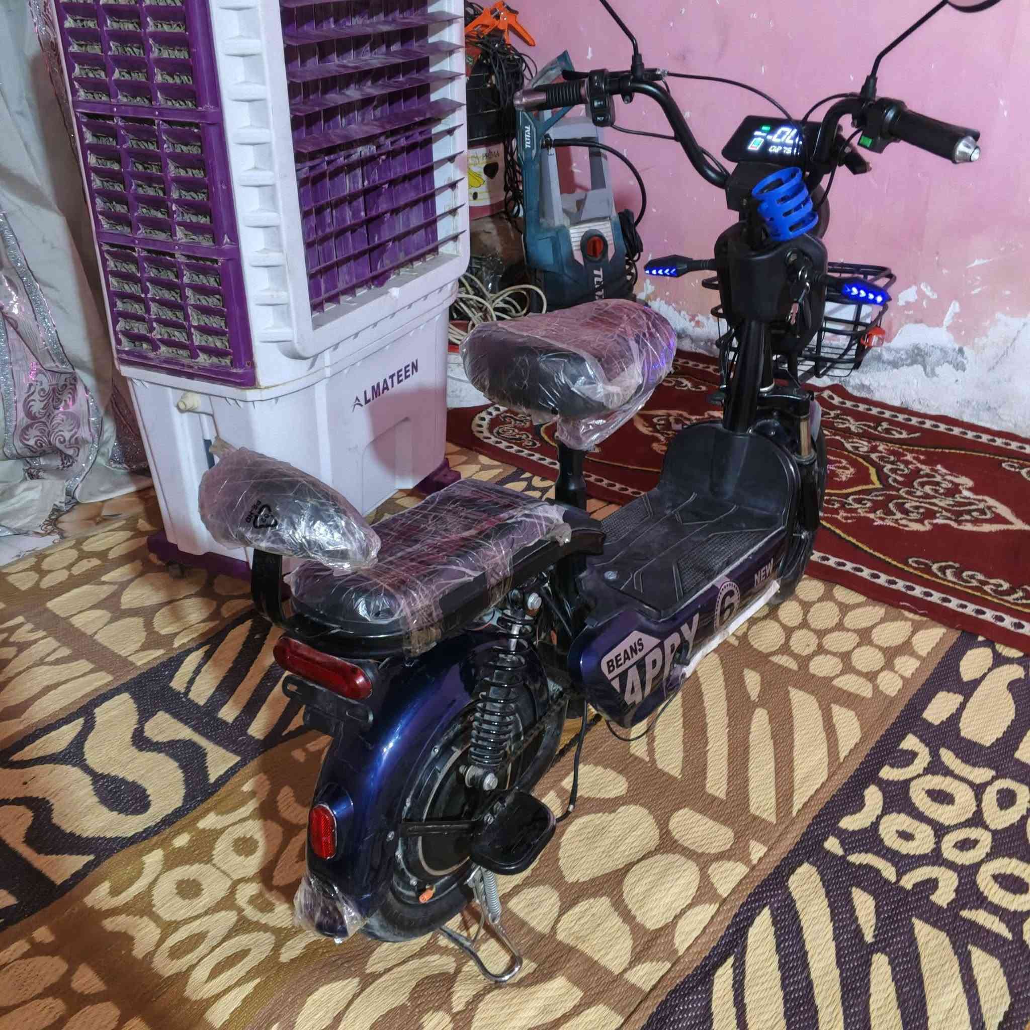 سلام عليكم شباب دراجه شحن للبيع كلشي ما بيه شقاله اشاره يمنه يسره لايت عالي هورن سماعه بلوتوث  دراجه والله نضيفه كلشي مابيه شقاله مكان كوت زين قوس شارع  سعر 225اتصال على رقم ***********
