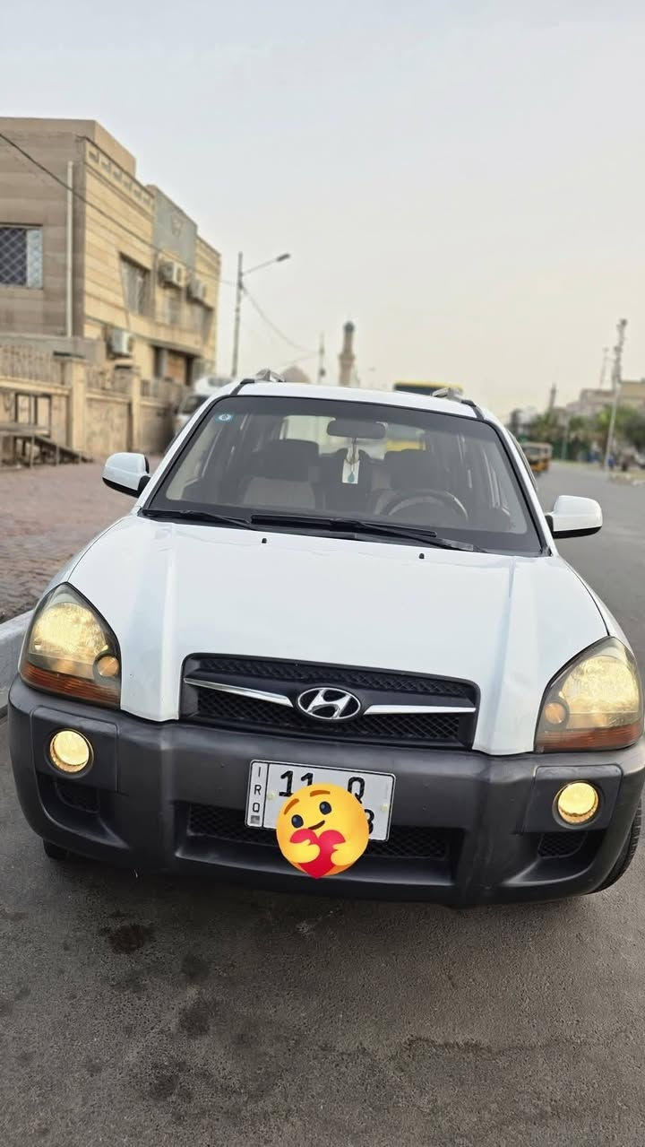 🚗 للبيع توسان موديل ٢٠٠٩ 
✅ مكينة ٢٠٠٠ دوش
✅كفاله عامه بس الباب الخلفي بيه فقط بارد 
✅كير محرك خير من الله
✅شاشه 
✅ مسويلها ادامه كامله 
 سياره جاهزة وكلشي مبين بالصور
📍 مكانها بغداد 

السعر 💵 : ١١٥ وبيه مجال
للتواصل : ***********
