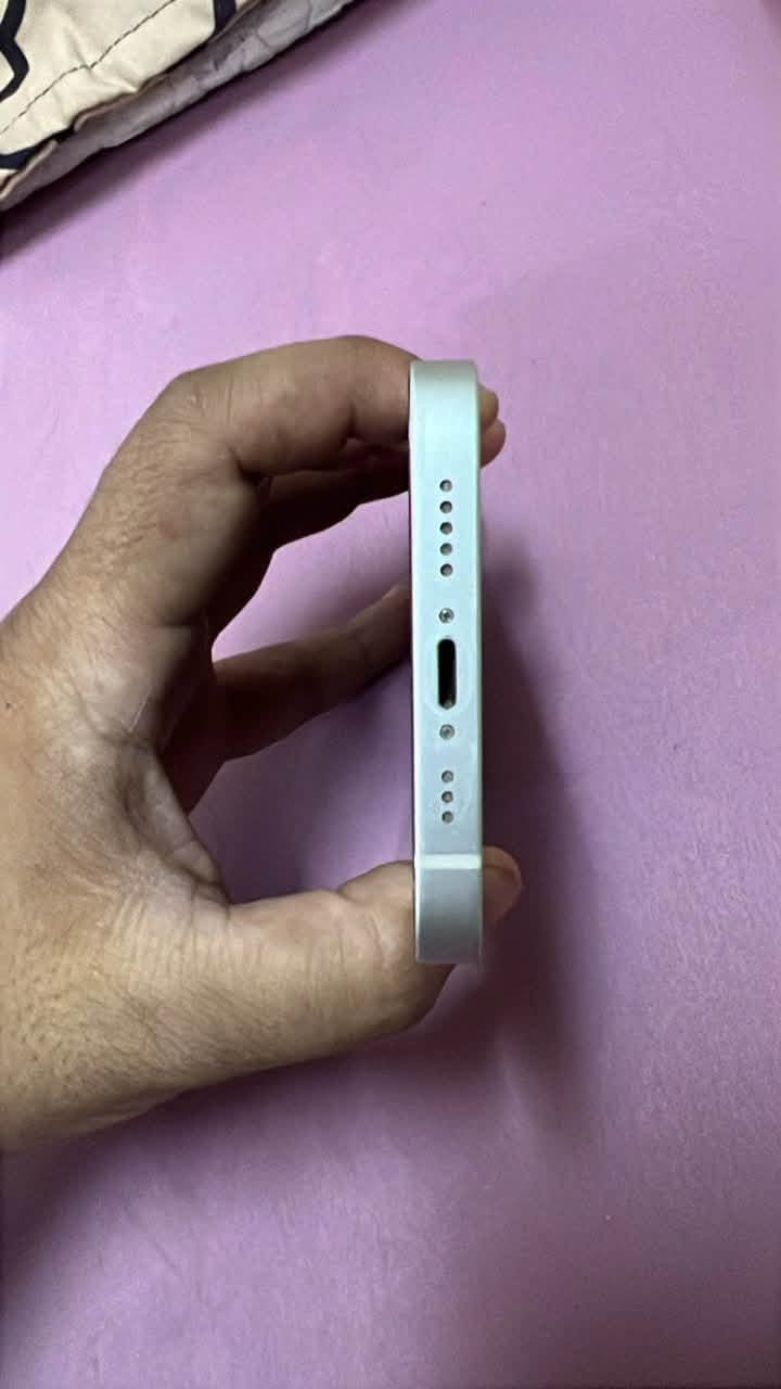 � للبيع iPhone 13 عادي 🔥
🔹 الذاكرة: 128GB

🔹 الشريحة: دبل SIM 📲📲

🔹 صحة البطارية: 91% 🔋

🔹 الحالة: نظيف

💰 السعر: 435 ألف فقط

📞 للتواصل اتصال او واتساب: ***********

🔥 سعر مناسب والبيع سريع إن شاء اللة

نص مكتوب في الصور:
- 1:13 75 حول الاسم iPhone إصدار iOS 27.0 اسم الطراز iPhone 13 رقم الطراز MLDV3CH/A الرقم التسلسلی TF9NXMC6JF الأغاني 0 الفيديوهات 246 الصور 772 التطبيقات 26 السعة 128 غ.ب. متوفرة 22.64 غ.ب.