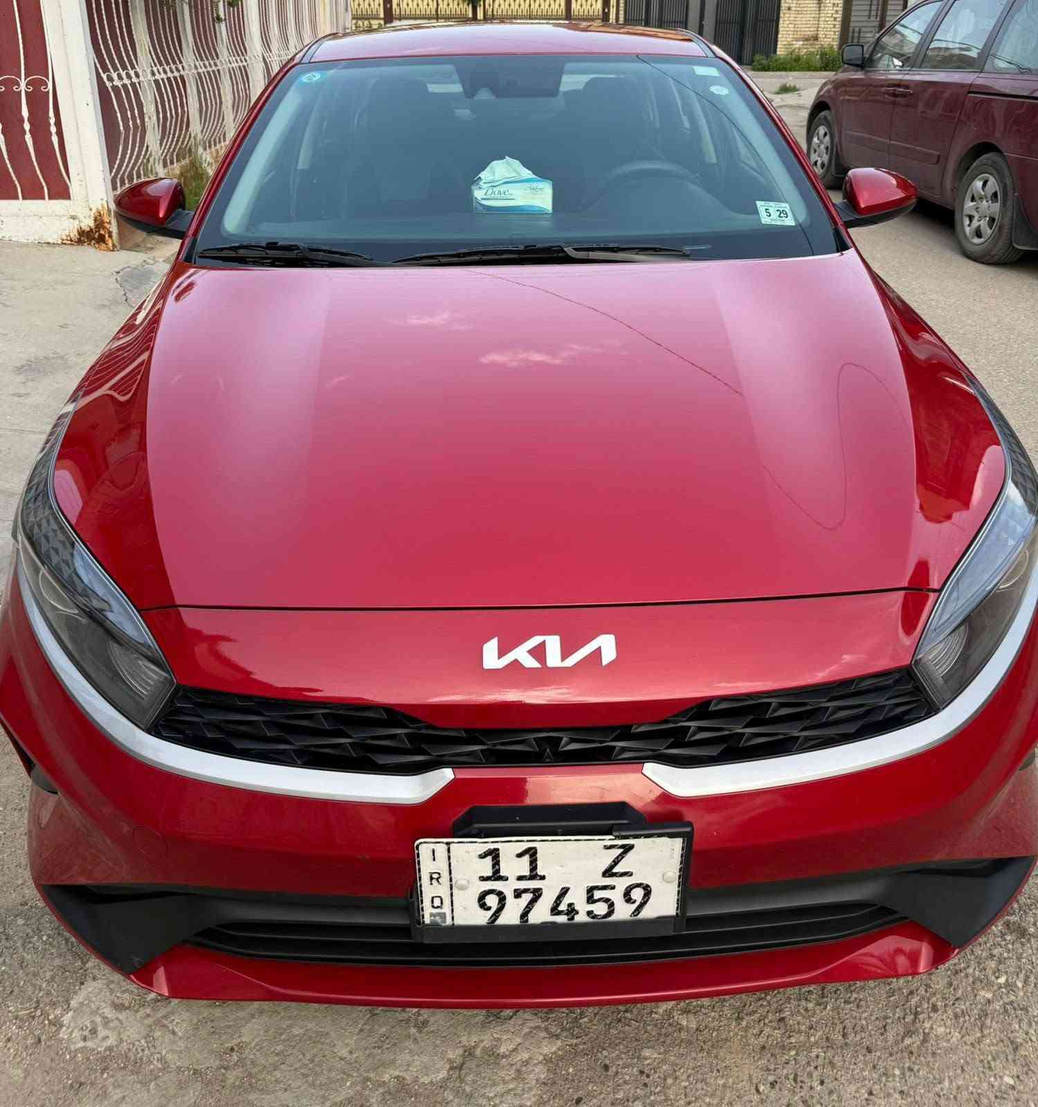 السلام عليكم كيا فورتي للبيع موديل 2024 وارد امريكي ماشية ٤١الف كيلو بسمي تحويل ثان يوم السيارة مدوشمة كشنات وكاعية وصندوق نص مواصفات السيارة تحكم ستيرن جهتين و كاميرا دوارة وتوقف ذاتي و تحديد مسار وشاشة تدعم كاربلي وبلوتوث حادث السيارة الباب الخلفي الي عكس السائق امبدل ومصبوغ وجاملغ معدل ومصبوغ البجم كبس السيارة كلش حلوة ونظيفة متصرف عليها فلس واحد جاهزة من كلشي للاستفسار الاتصال على الرقم *********** علما أن السيارة بدون ايرباك
