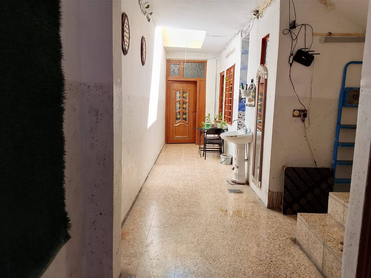 السلام عليكم بيت للبيع 100متر سند طابو طابقين حي الكرامه مقابل دكتورة مفاز سعر 75وقابل للتفاوض للاتصال***********

