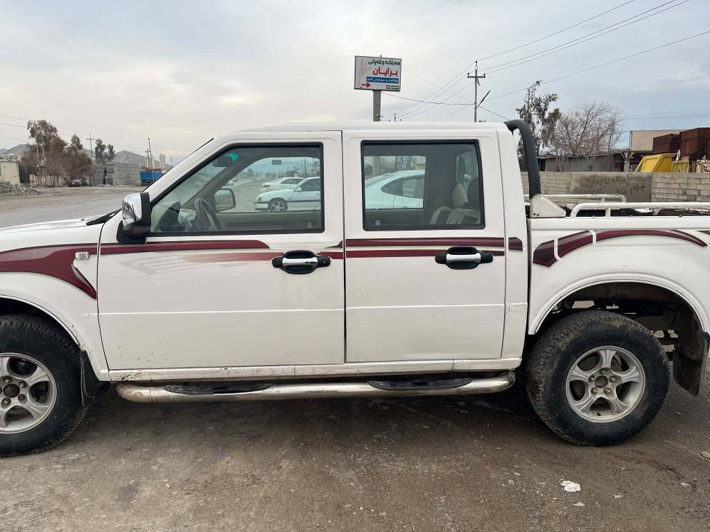 رەقەم سلیمانیە بەناوی خۆمەوەیە تا ٢٠٣١
دەعمی نیە 
مۆدیلی ٢٠٠٧
کابریتەیە 
گیرو مەکینەی بەشەرتە 
تەبرید سارد و گەرم 
کارەبایات مەزبوت هەموی ئیش دەکات 
45 وەرەقە و ماحامەلە 
*********** رانية, السليمانية

نص مكتوب في الصور:
- 10:19
- Messenger
- 4 of 10
- 8 of 10
- 45