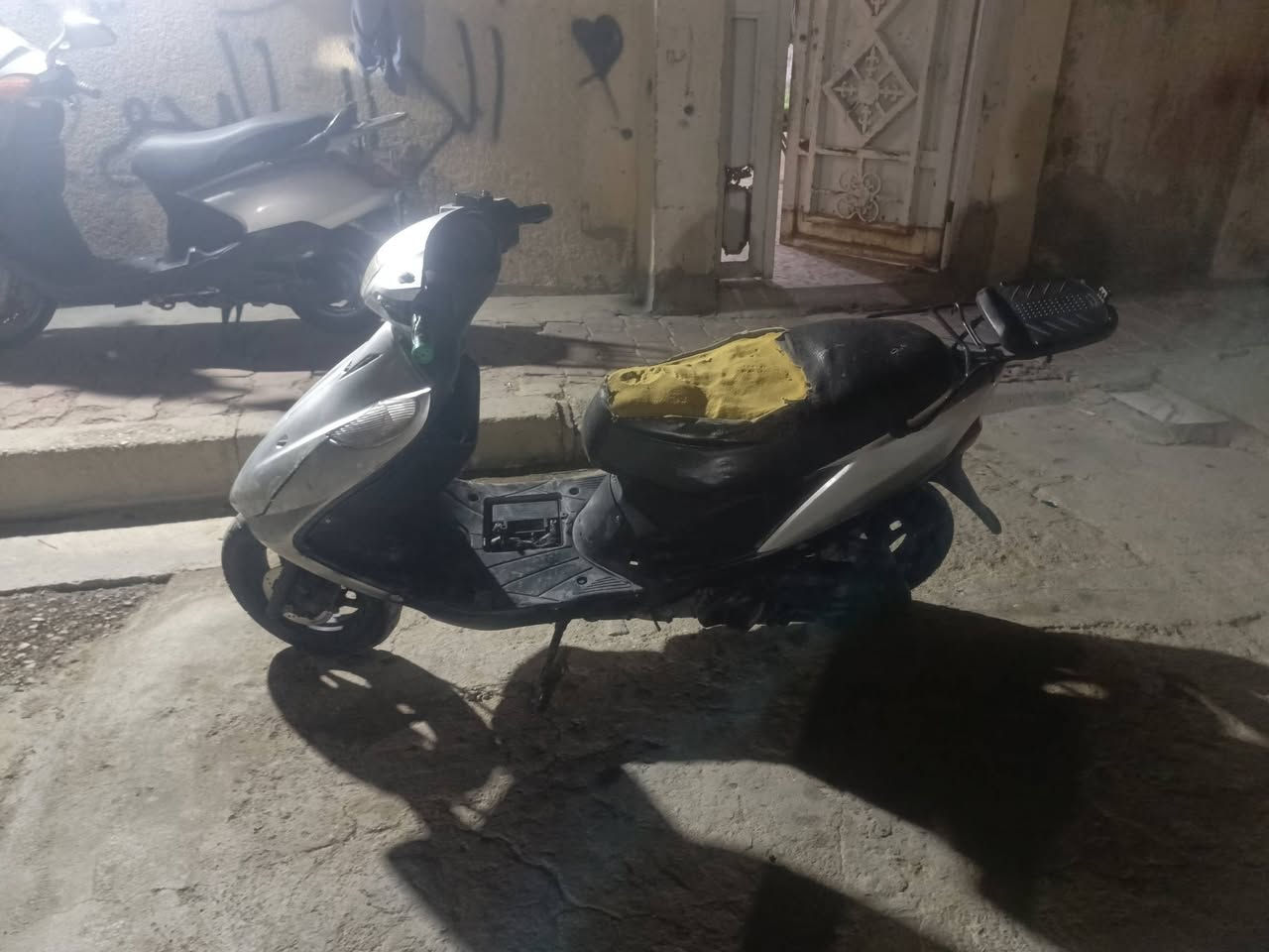 درجة ادرس قديم محور كابريتر مكينة ناعمة لاتبخير طلاتنقيص دراجة انغسلت وتطفت مكان كوت العزة القدية ***********

