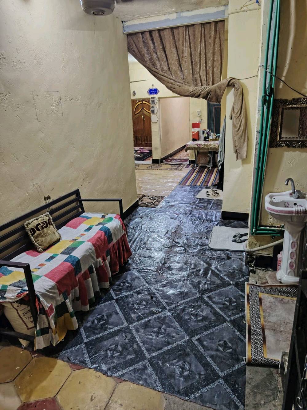 بيت لبيع مساحه 170  مكانه لحسينيه بل جريه بشارع  درويش