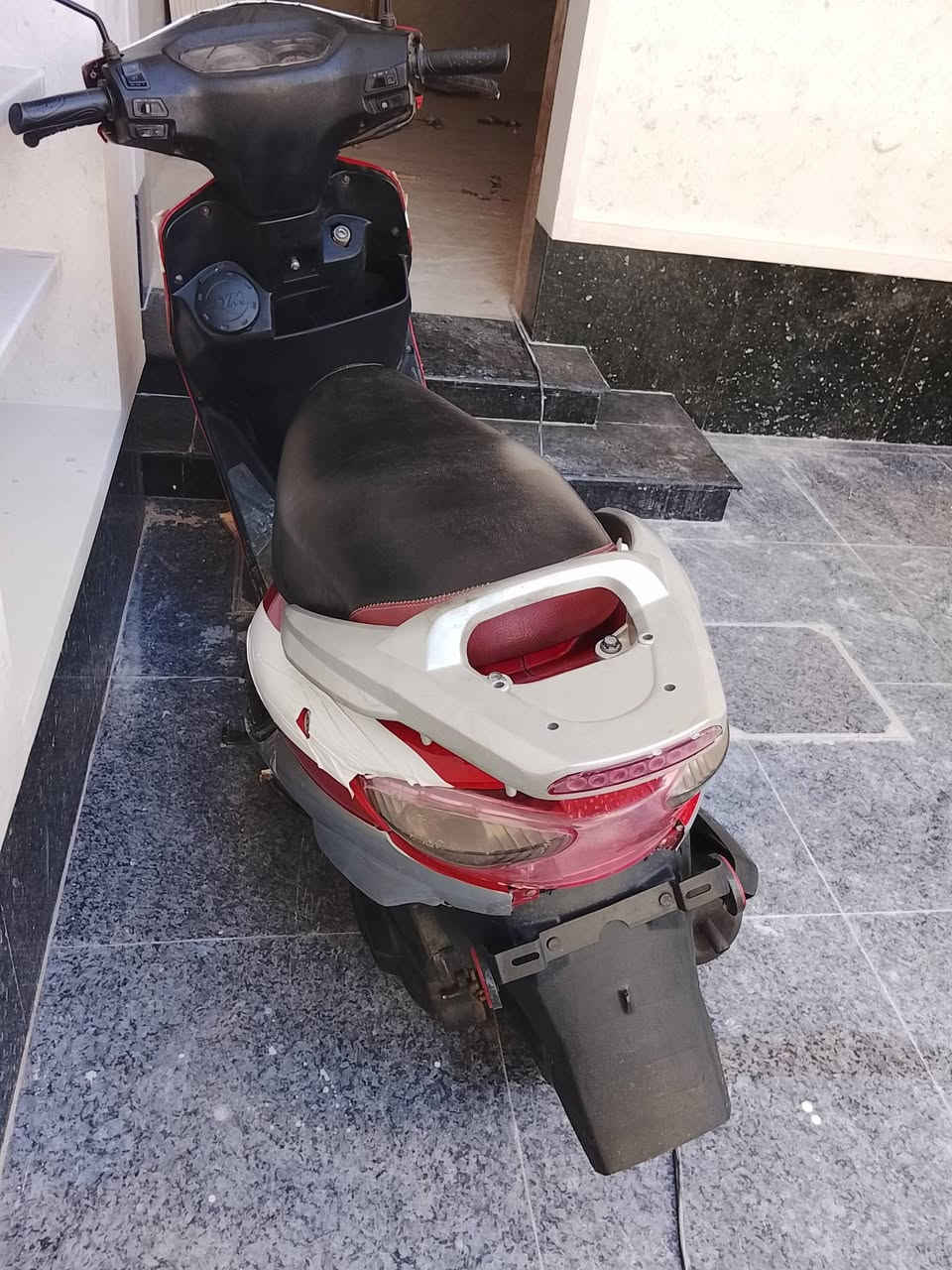من رخصة الادمن المحترم..... دراجه سايم ابو عيون  اخو الجديدة كلشي بيها شغال مسجل رقم وسنويه تحول تستلم لوحات موديل2014 السعر 700 مكاني رمادي قادسيه ثانيه...رقمي***********
