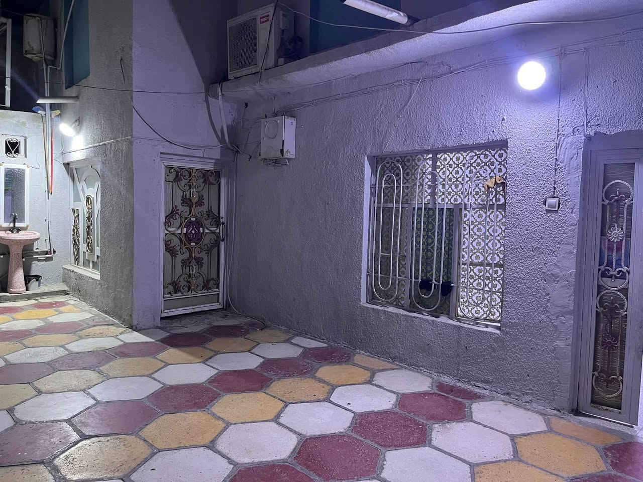 بيت للبيع المساحة٢٨٧ متر  في السند واقع حال اكثر من ٣٠٠ متر
الموقع حي كامل
شارع البريد / الشارع المقابل مدرسة تدمر   

متكون من  ٤ غرف /
٣ غرف طابق ارضي
 +استقبال -مطبخ -صاله -مجع صحيات عدد ٢

وغرفه في الطابق الثاني مع مجمع صحيات كامل 

للاستفسار الاتصال على الارقام التالية

***********

‭***********‬
