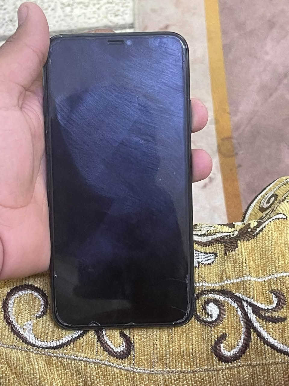 سلام عليكم 
آيفون ١١برو ماكس 
ذاكره ٢٥٦
بطاريه ٧٤
الجهاز مبدل فقط شاشه 
والشاشه نوعيه حلو 
صرف قليل 
للبيع أو مراوس اعلى منه 
وفرق عادي 
مكاني بغداد البلديات 
***********
