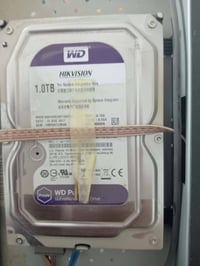 DVR من شركه هيكفجن يشغل 5 ميكا مع هارد 1 تيرا أصلي من شركه هيكفجن للبي...