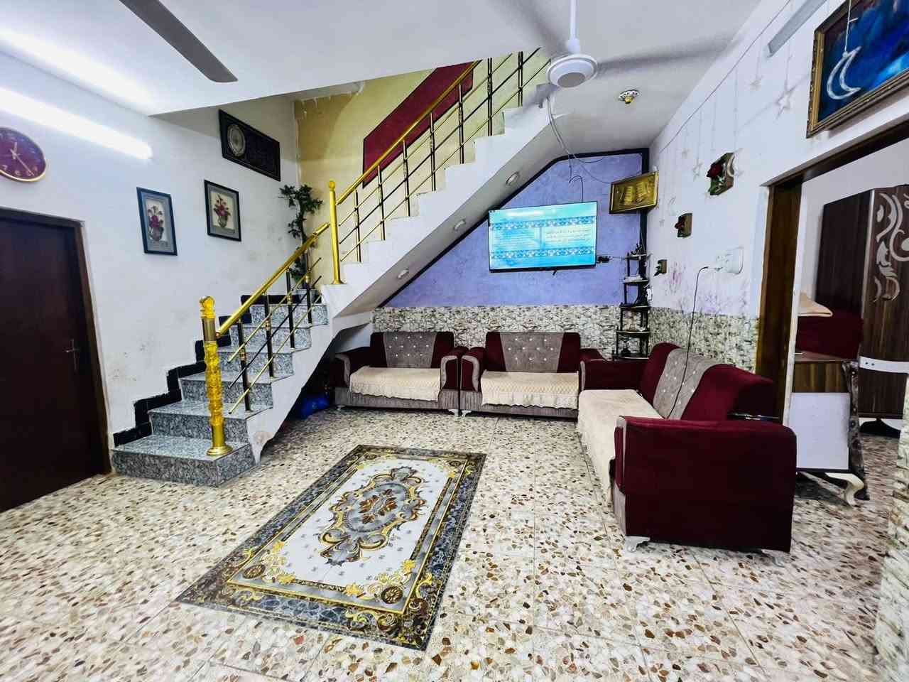 سلام عليكم
بيت للبيع مساحة 150م الزعفرانية حي الزهور محلة 965 سند25 ناظم الطيب مي مجاري وكهرباء والمنطقة على ابواب تبليط
طابقين كامل يتكون من 6 غرف نوم + 3 حمامات خارجي وداخلي وطابق ثاني + كراج كبير + استقبال ومطبخ 

السعر 160 قابل للتفاوض
للأستفسار ***********
