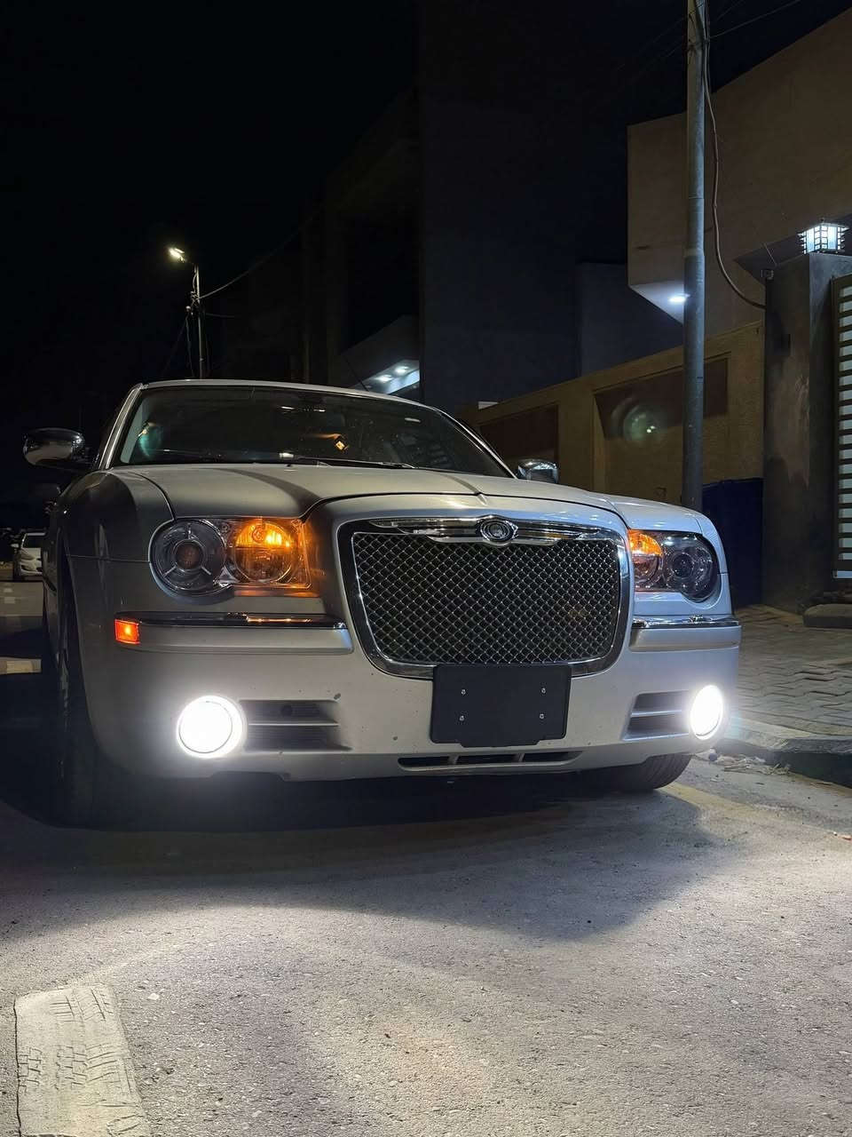 اوباما 10أصل على فأه بل أوباما
خليجي سياره جديده حيل 
عينه 260
جديده ابمعنه كلمه سياره بوضع الشركه أحل من صور 
ماشيه 250الف كيلو مو ميل 
مكينه 3500 V6 مكينه بعدهي زركه 
گير كفاله وضع شركه شرط
سياره (أدوات),
كصه وحده شرط ماتنعرف مكصوصه ابد 
متوام بغداد جديد شرط الحاسبه ارقام او سنويه اصليات 
حداديه الف بل ميه 
تبريد ثلج مايتواجه 
فول مواصفات الخير 
حساس امامي 
حساس خلفي 
كامره دواره خلفيه 
كشنات جلد حضن
كشنات تدفأه تبريد 
خزن كشنات ميموري 
مري قلاب وي بك 
اشاره بل جاملغ
ستيرن كهربائي
تدفأه بل ستيرن
مثبت سرعه 
مختمه عل كشنات علامت كرايسلر 
ABSاصل 
بيع او مراوس 
***********
