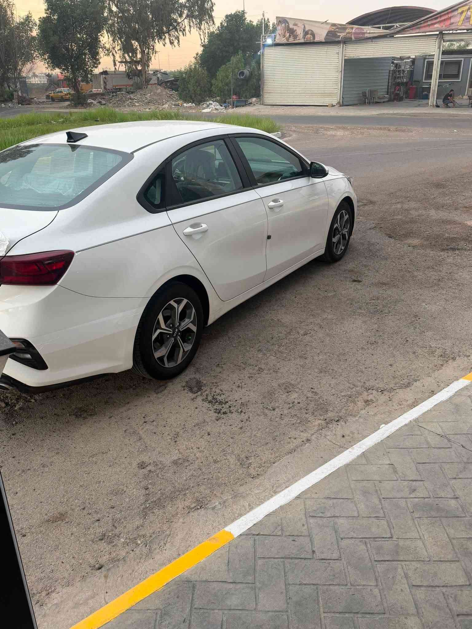 السلام عليكم عندي كيا فورتي للبيع موديل ٢٠١٩ رقم بغداد شرط التحويل وراد أمريكي بدون تبديل بدون صبغ فقط دعامية وبل دوسة الباقي بدون صبغ مكينة ٢٠٠ دوش كير أي تي منضومة تبريد جديد صدر امامي خلفي سيارة جاهزة ع آخر حباية صور الحادث مرفقة ول سونار مرفق لاستفسار *********** عنوان بغداد السعر ١١٣ وبيها مجال
