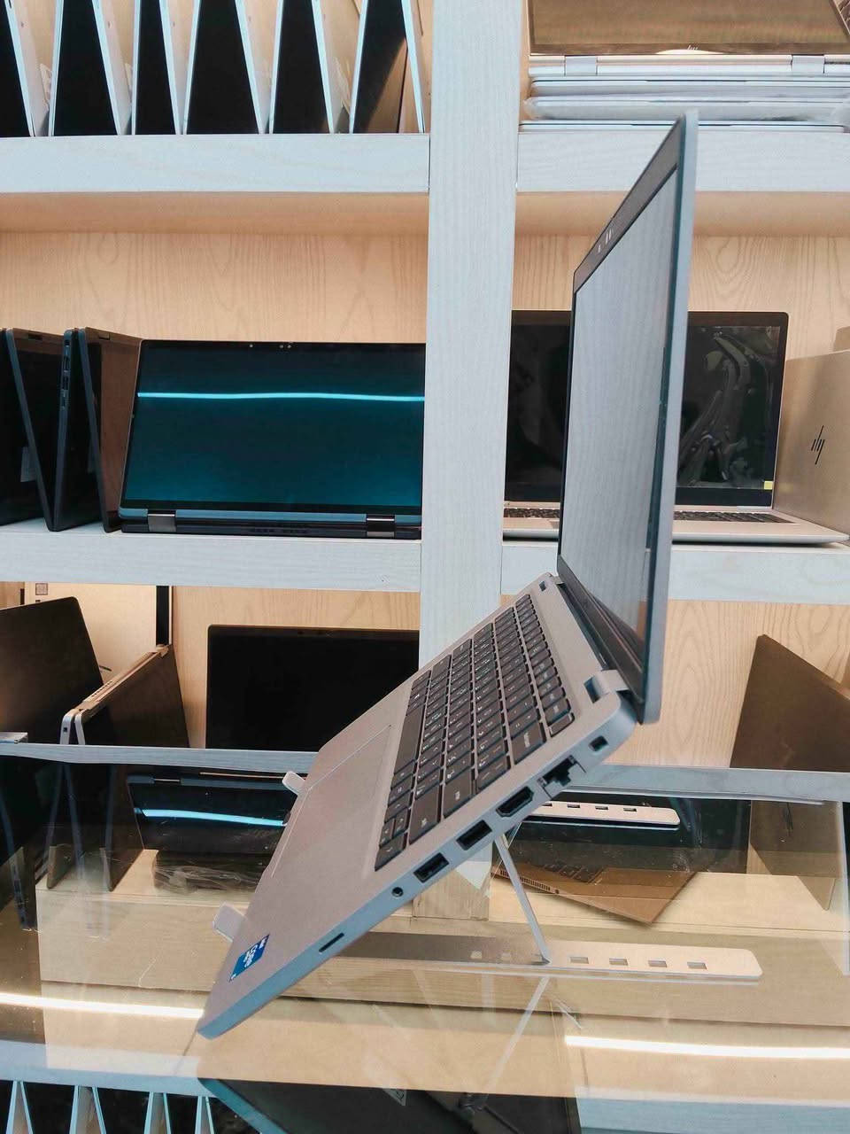 لابتوب سلم خفيف حديث معالج قوي وجيل عالي DELL 5420 Ci5 جيل حادي عشر    نظافة عاليه جدا اخو الجديد وعل الفحص وين متريد 
. 
 السعر ثابت 315 الف مع التوصيل والحقيبة والشاحن الأصلي  
……………………

 المعالج Core i5-11th جيل 11
 ذاكرة الوصول العشوائي (الرام) 8GB 
 التخزين( الهارد) SSD 256GB 
 مقاس شاشة 14 انج دقة عالية 
 منفذ HDMI & TYPE C 
شاحنة Type c 
 كيبورد  عربي انكليزي
الرام والهارد قابل للتطوير 
…………………………………
*********** الريادة للحاسبات بغداد, العراق
