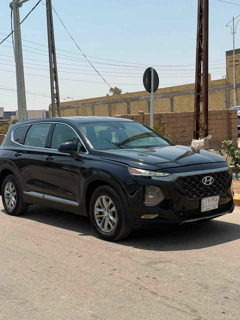 سنتافي وارد امريكي ٤ سلندر
محرك ٢٥٠٠
مديل ١٩ لون اسود 
ضربتها بنيد تبديل وشبر من الجاملغ
ضربه خفيفه 
ماشيه ٩٥ الف 
فول مواصفات من رادارات وحساسات وايقاف ذاتي مواصفات الفول عدى البنراما 
رقم ذي قار 
عنواني ناصريه 
*********** عل خط
***********واتساب
