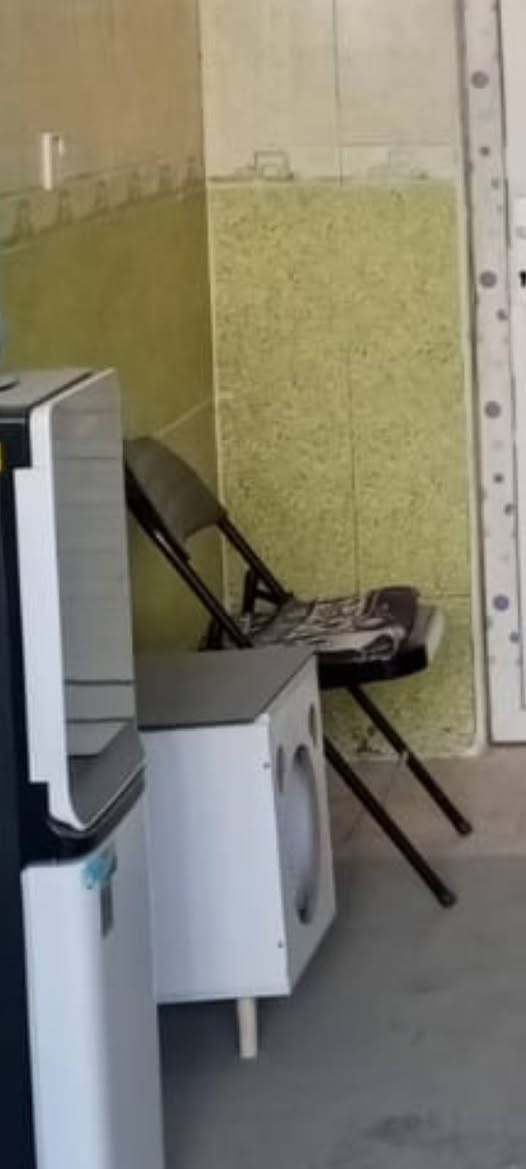 صالون حلاقة للبيع جديد كلش للاستفسار اتصال وات ساب ***********
