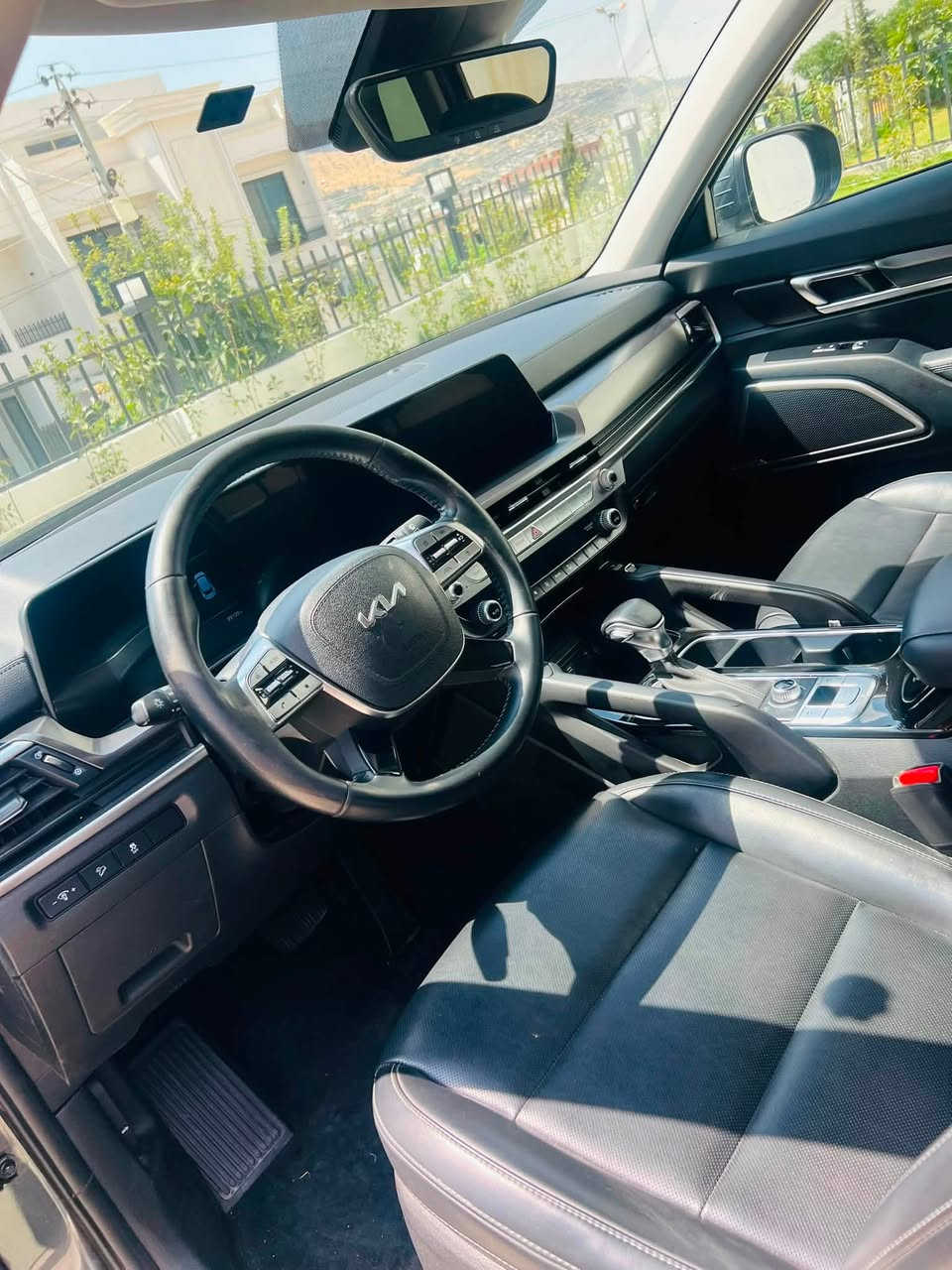 2025  KIA  TELLURIDE  S
سعة المحرك:-  3.8 
اللون :- بحري      
الموديل:2024
الموصفات:-S
 الحادث فقط بارد 
الاضافات#👇👇
 شاشه كبيره 
فرش جلد اسود  
تحكم سرعه
تحكم مسجل 
ويل 20
كأمره 
اشاره بالمرايا 
حساس تجاوز
كراسي مدفيه
بصمه 
لايت زينون 
هاند بريك كهرباء 
تشغيل عن بعد 
سعر ٢٥٥ وبيه مجال قليل 
واتساب ***********
