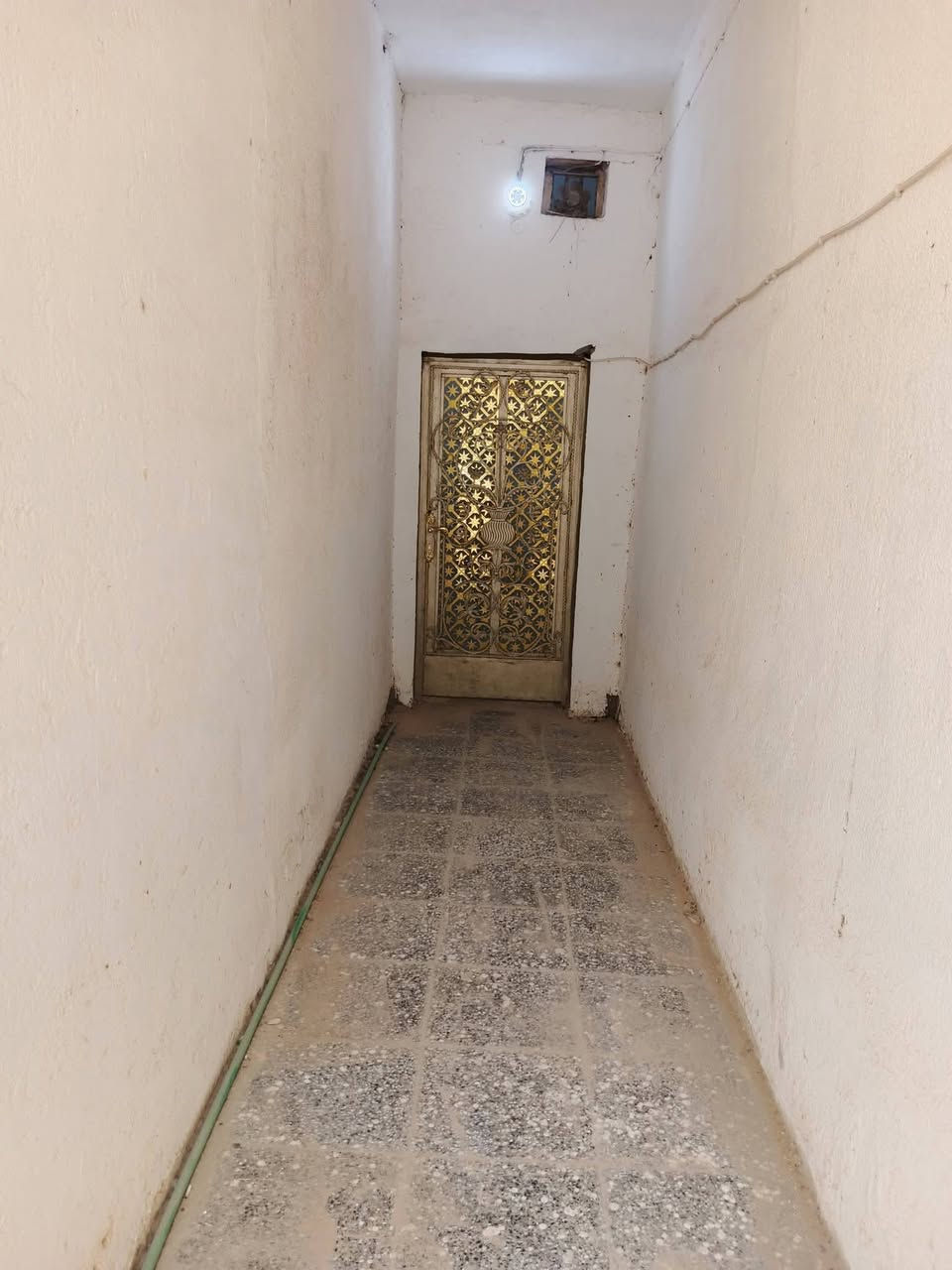 بسم الله الرحمن الرحيم.                                                عرض حي ميسان مساحه (100متر)  قطاع 84  شريط    عرض شارع 10متر كفه تجاري سعر (95مليون معه مجال)                      يحتوي على طارمه مطبخ ستقبال صاله وغرفه وكشوفه حمامات داخليه وخارجيه  سعر مناسب موقع مكتب حي ميسان شارع كيات قرب تقاطع بواري                                    ( مقاولات عامه مناسبه)  رقم للستفسار على واساب (***********)
