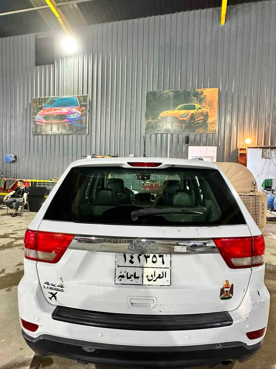 السلام عليكم
Jeep grand cherokee 2013 
Laredo
خليجي 
السيارة بيها بارد بل جاملغ الامامي الايسر وحافة البنيد 
وبارد بل قبغ مال جنطة فقط بارد بدون تكحيل حتى ظاهر بلصور ومبين بلواقع 
مكينه مالتها ما مفتوحة بس بيها احياناً مو دائما تكطيع او رجفه چبنه مال محرك مبدله 
كير مالتها مكفول ما بي شي اكسل جديد حدادية كاملة مابيها اي نقص ما عدا المشط الچبنه مالته تعبانه تذب دهن قليل 
باقي سيارة مكفول وما بيها حادث قوي ولا اي شي تجي وتشوف  
سعر 173 وبيها مجال 
مكان سيارة بابل الحلة  
رقم السيارة سليمانيه القديم سنويه وهزة ساقطة 
عند التحويل اي غرامات على السيارة اني اتحملها 
للتواصل 
***********
