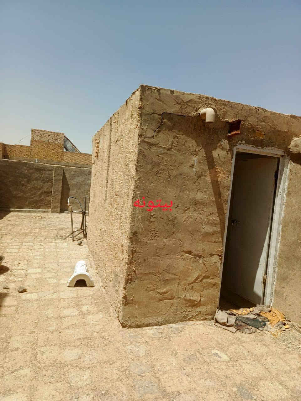 السلام عليكم  بيت للبيع 100م الحولي خلف المستوصف منطقة 63 استقبال وغرفه وصاله ومطبخ وصحيات داخليه وخارجيه  وغرفه فوك صب كونكريت السعر، 70مليون مع المجال للاستفسار رقم واتساب ***********

نص مكتوب في الصور:
- اصلی
- ستقبال
- بيتونة
- صحيات
- غرفه الفوك