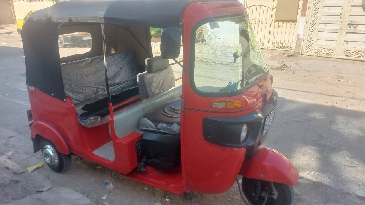 تكتك موديل 18 معمره عام جاهزه 
تحويل ثاني يوم 
مكاني الزعفرانيه  شارع الكهرباء  
السعر 5700 بيها مجال 
مامتواجد ع الفيس 
اتصال ***********

