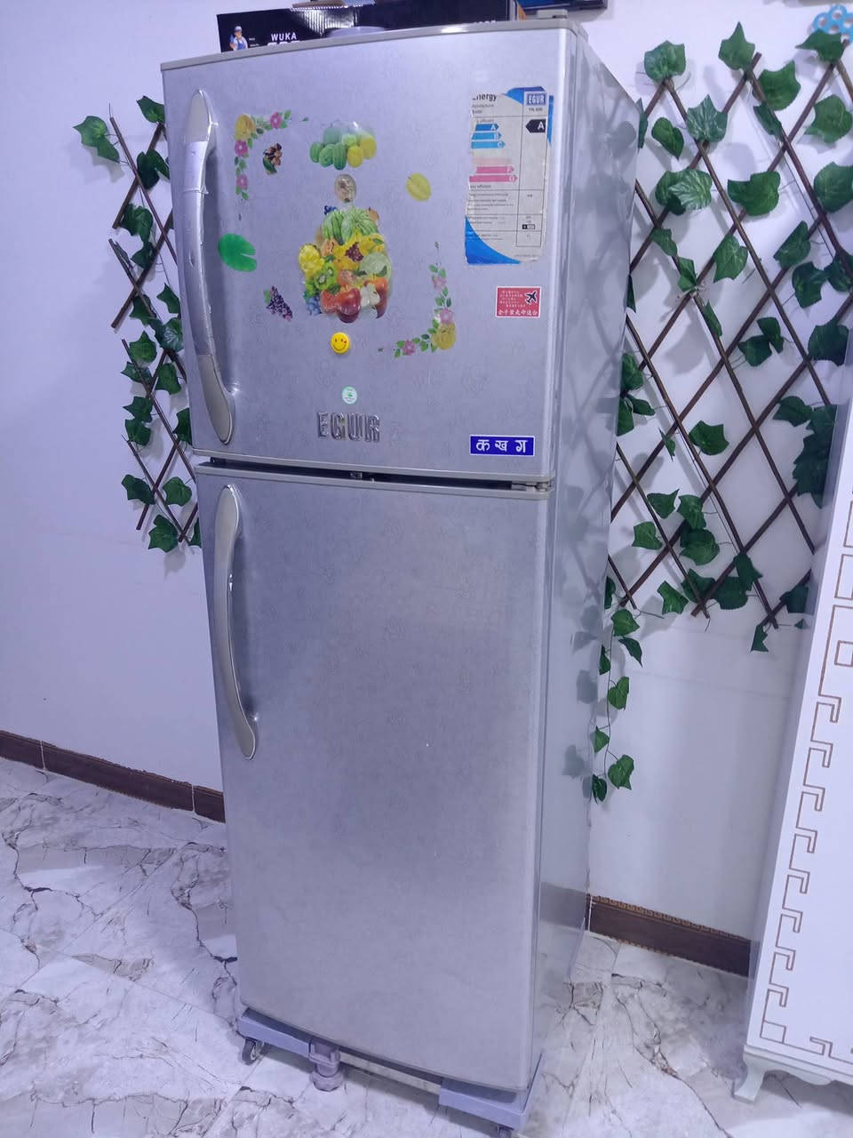 نضيفةشغالة فريزر بي ليك كدام عين ماطور شغال شرط ثلاجة نظيفة سعر ٨٠ بي مجال ***********
