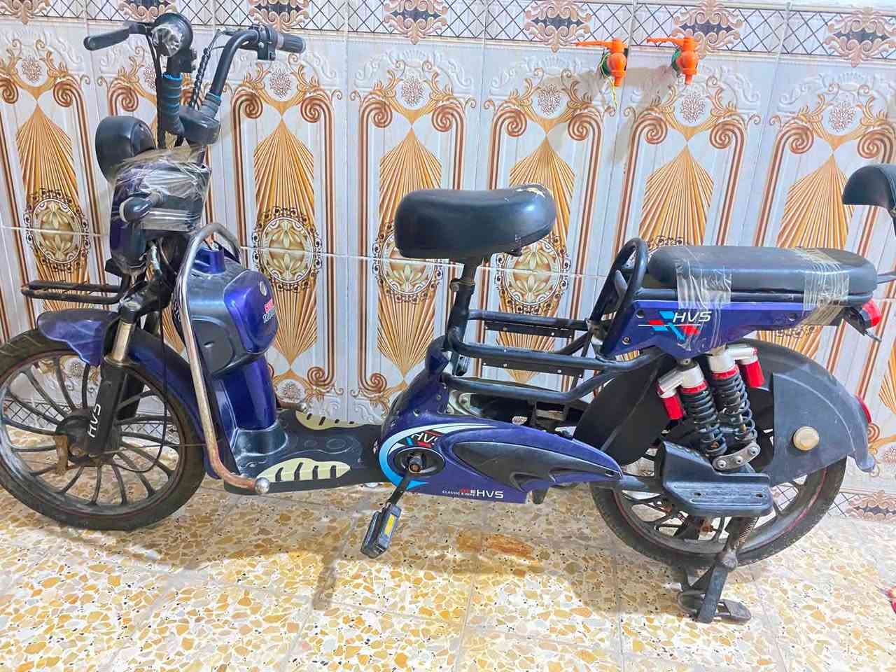 دراجه شحن للبيع
سلام عليكم دراجه شحن للبيع دراجه نقصها بطاريات وشاشه دراجه متروكه صارلها سنه ابيع كوم حديد كوم حديد يعني  لا تكلي شبيها وشنو بيها سعر 100 مكانها بصره ابو خصيب 
***********
