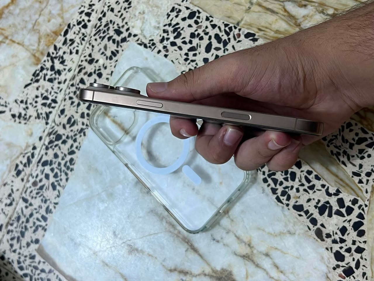 ايفون ١٦ برو ماكس شرط نضافته ١٠٠ ماستر اصلي نموذج M  مكاني بغداد ل حسينية راشديه 256 ضمان من بيتي تاخذه سعره 1260 الف شراي خاص يدللل رقمي ***********
