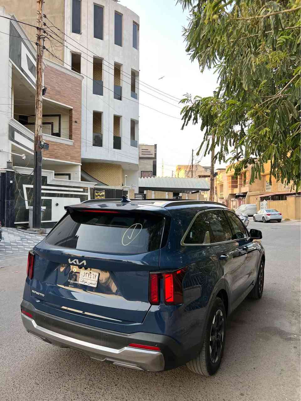 كيا سورنتو 2025 
بدون رقم دخول جديد 
حادث سطحي بنيد فقط كما موضح بصور مكينه كير حداده كله كفاله فقط بنيد مبدل السياره جديده مابيها نقص لون مميز كابوي داخل اوفوايت فول ٧ راكب حجم المحرك 2500 بانورما بصمه شاشه ديجتل رادارات حساسات لايت زنون عدسه تشغيل عن بعد اوتوستوب مودات ايكو سبورت نورمل تزحلق سياره جديده شرط الفحص مكاني بغداد جديده الامين 
 السعر 245$ بيها مجال *********** بغداد, العراق
