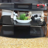ميز تلفزيون خشب وزجاج نظيف جدااا مكان حي الجهاد السعر 75 07708838971