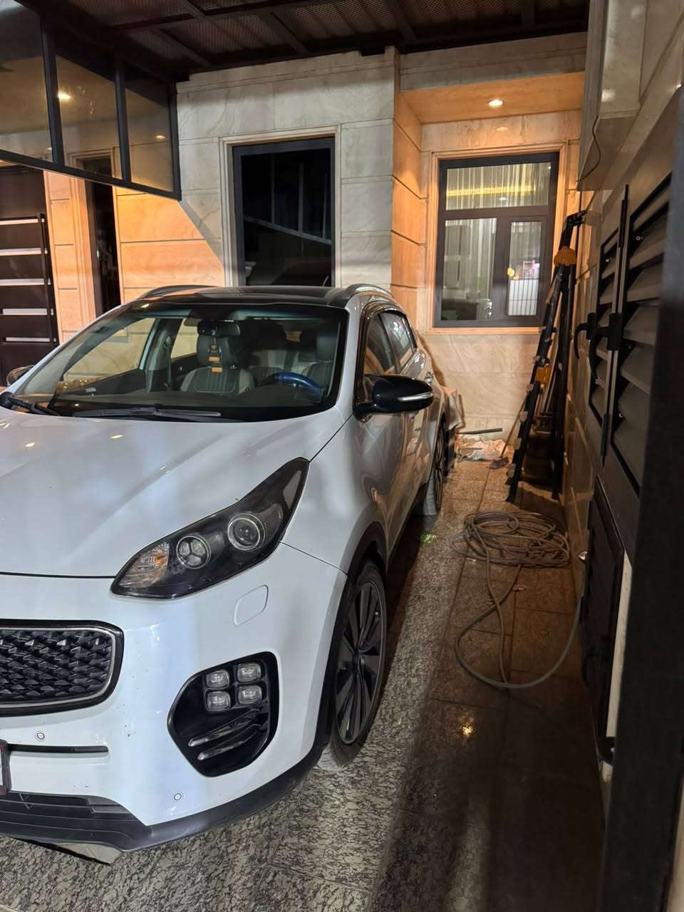 كيا سبورتج خليجي موديل 2017 
ماشية 127000km 
سليمه من الضرر ما عدا بعض الملاحظات 
للتواصل متواجد عل واتساب *********** بغداد, العراق
