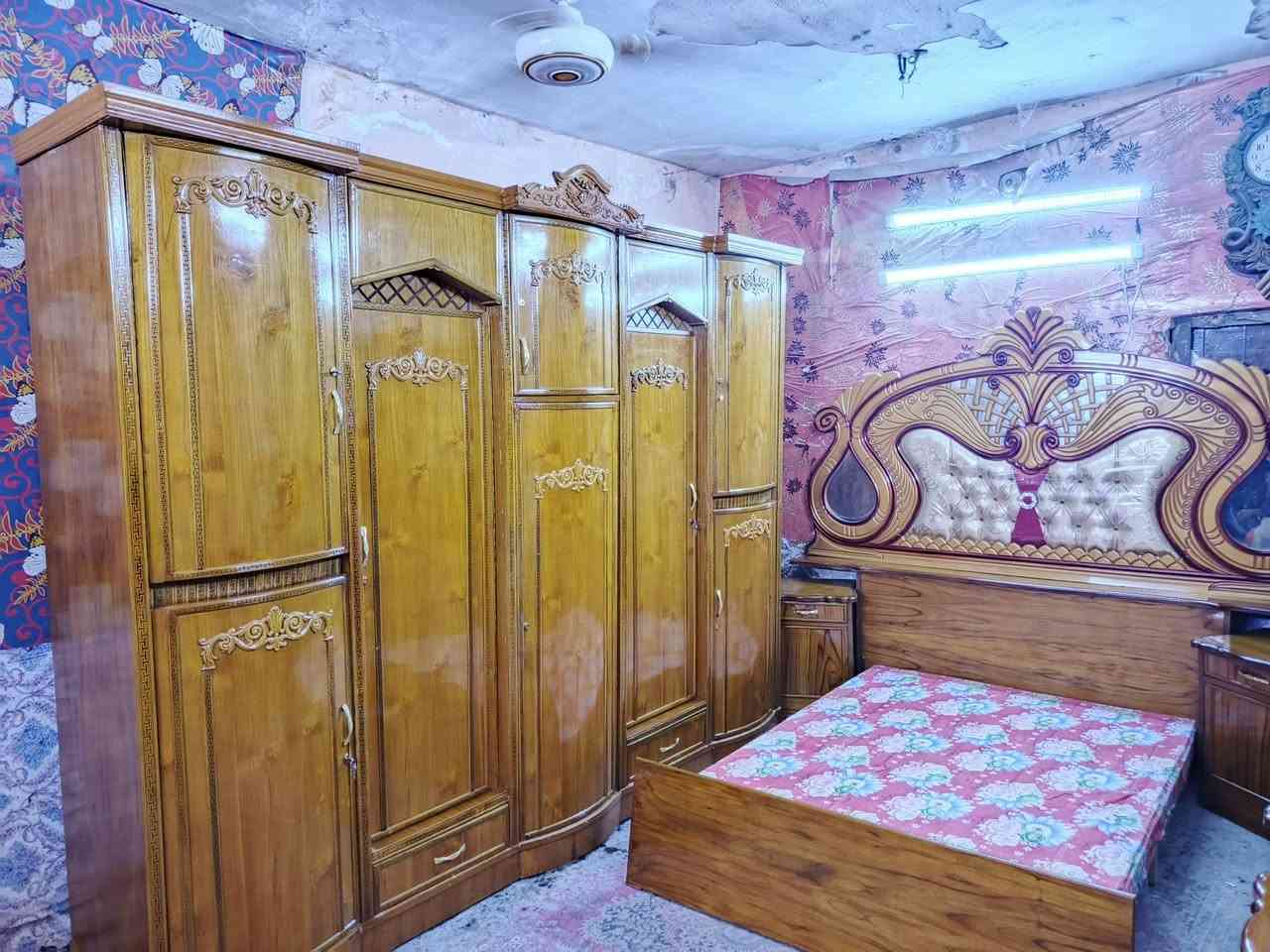 غرفه اخشاب خمس ابواب ملحق للبيع ***********السعر 650صاج الزاويه كنتوريه موديل حديث اخ
