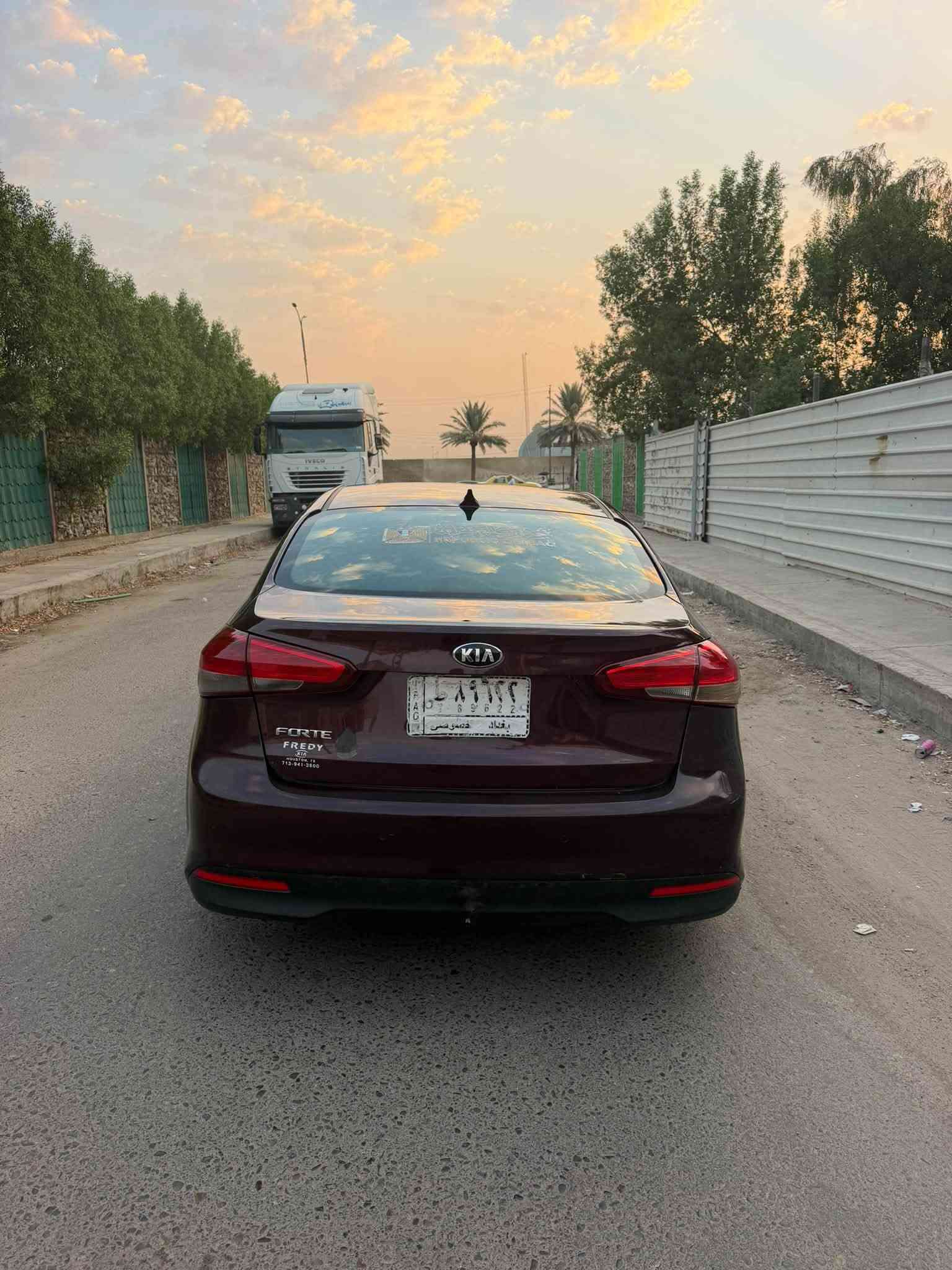 كيا فورتي للبيع موديل ٢٠١٧ وارد أمريكي محرك الفين دوش سيارة نظيفه وجاهزه محرك كير تبريد ثلج تخم تاير جديد سيارة كل نقص مابيها بدون حادث كلين داخله وهنا بل عراق صار بيها بابين صبغ اثر رصعات  وداير جاملغ الخلفي نطخت بل باب وصور موجوده وي الصور فقط والباقي كفاله بجم كبس سيارة شاشه كامرا حساسات رادرات ماشيه ٩٨ الف رقم بغداد مشروع وطني تحويل ثاني يوم سعرها  ٩٠ ورقه ***********ومكان السيارة بغداد البلديات
