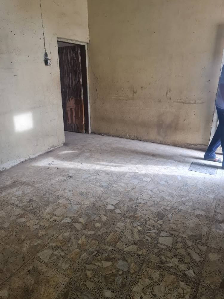 بيت مساحة ١٠٠م
غرفة مع صالة مع استقبال مع مطبخ مع صحيات مع طارمة مع سطح مع خط مولد للايجار
الاتصال على الرقم
*********** النجف, العراق
