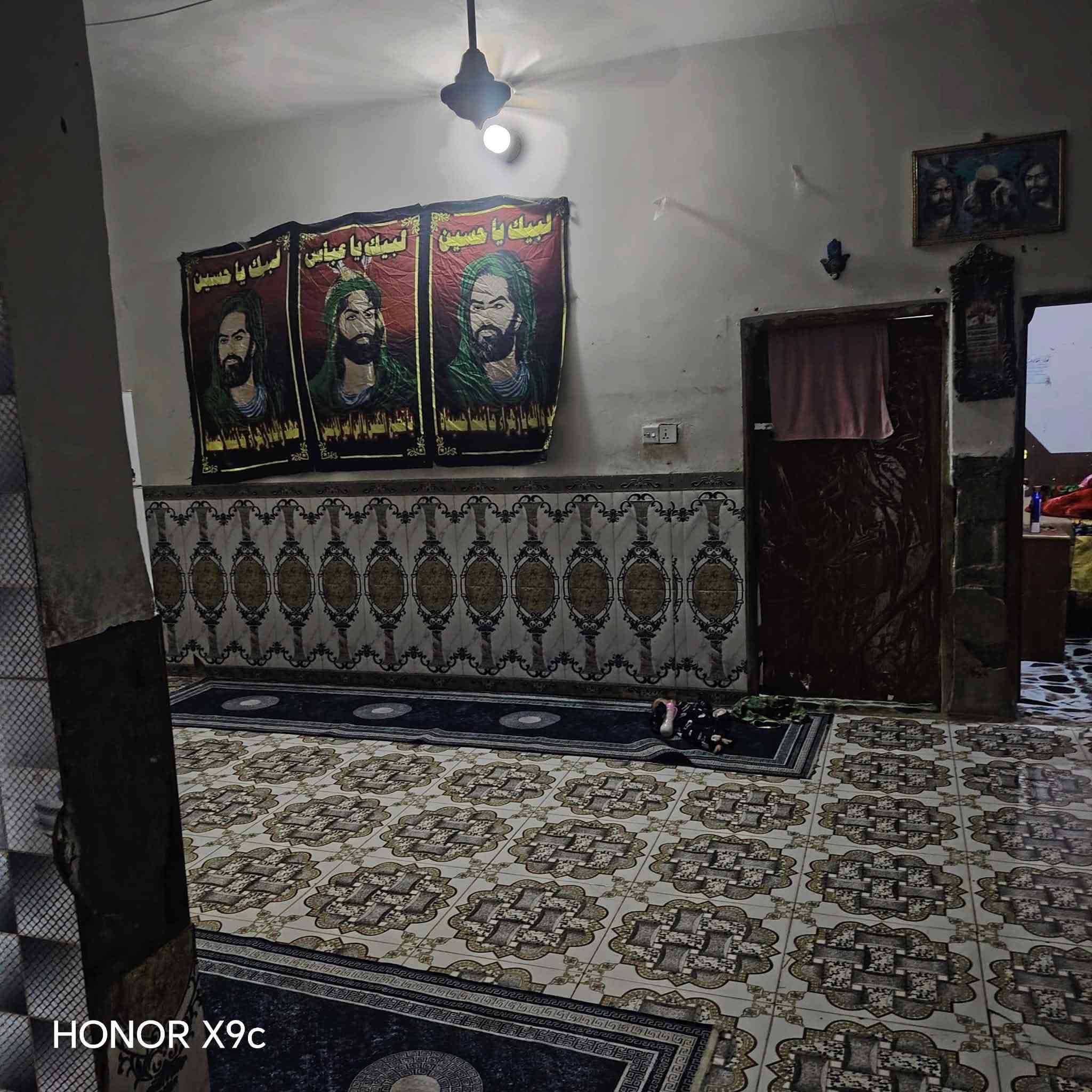 حي الحسين • ٢٥٠م • غرفتين