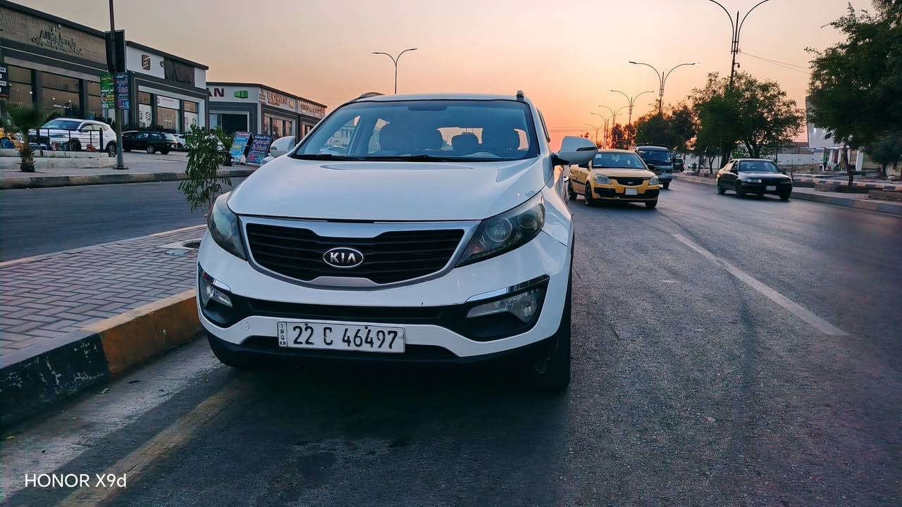كيه سبورتج 2012
تحكم استيرن
امراء شفط
كيرتماتيك
تبريد@@
تدفيه
جامات كهربائي
قفل مركزي
لون ابيض ثلجي
شاشه ذفيدي
@@ارقام موبايل 📱 ***********/***********

نص مكتوب في الصور:
- HONOR X9d