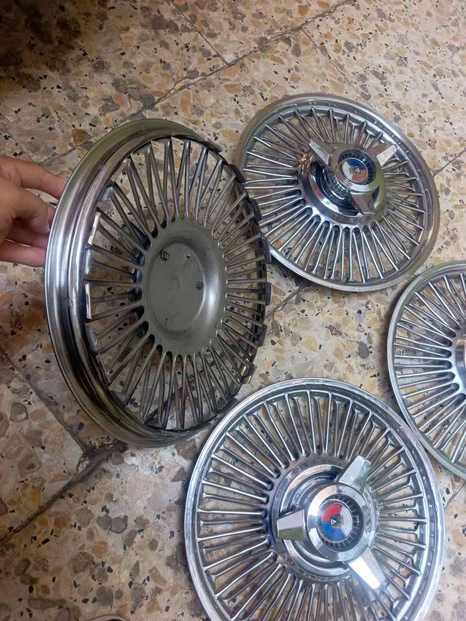 السلام عليكم
للبيع كبات كلكسي  اصلي  حجم 14 

نضيف حلوات 👍   تخم  الشاخات اصلي 

مكاني بغداد البلديات شارع 30 

***********
