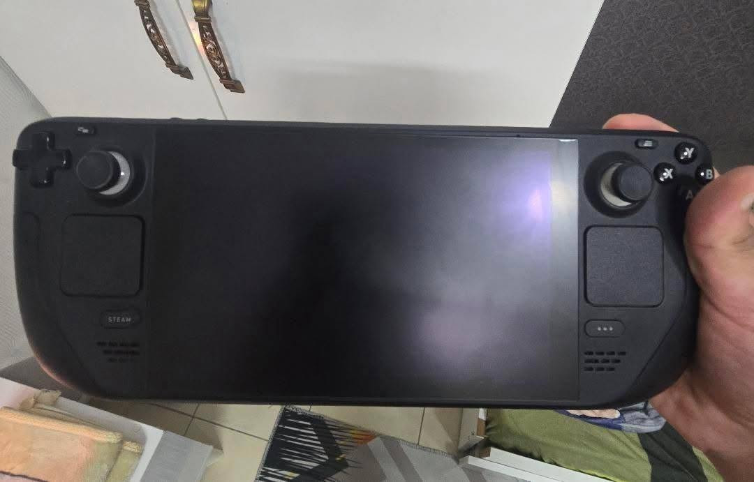 Steam Deck LCD 512gb
السعر 535 الف وبي مجال
 
نظيف وبي كل الملحقات واستخدام اقل من 75 ساعة
عنواني بغداد حي اور 600
رقمي *********** واتساب 

المواصفات 
Storage: 512GB High-Speed NVMe SSD (fastest internal storage for the LCD lineup)

Screen: 7-inch Premium Anti-Glare Etched Glass Touchscreen (exclusive to this 512GB LCD tier)

Processor: AMD Zen 2 CPU / RDNA 2 GPU (plays AAA PC games smoothly)

RAM: 16GB LPDDR5 RAMExpandable

Storage: Built-in MicroSD card slotOperating

System: SteamOS (user-friendly console interface + full Desktop Mode)Battery Life: 40Whr battery (2 to 8 hours of playtime depending on the game)Connectivity:

 Wi-Fi 5, Bluetooth 5.0, and USB-C port for charging/docking
