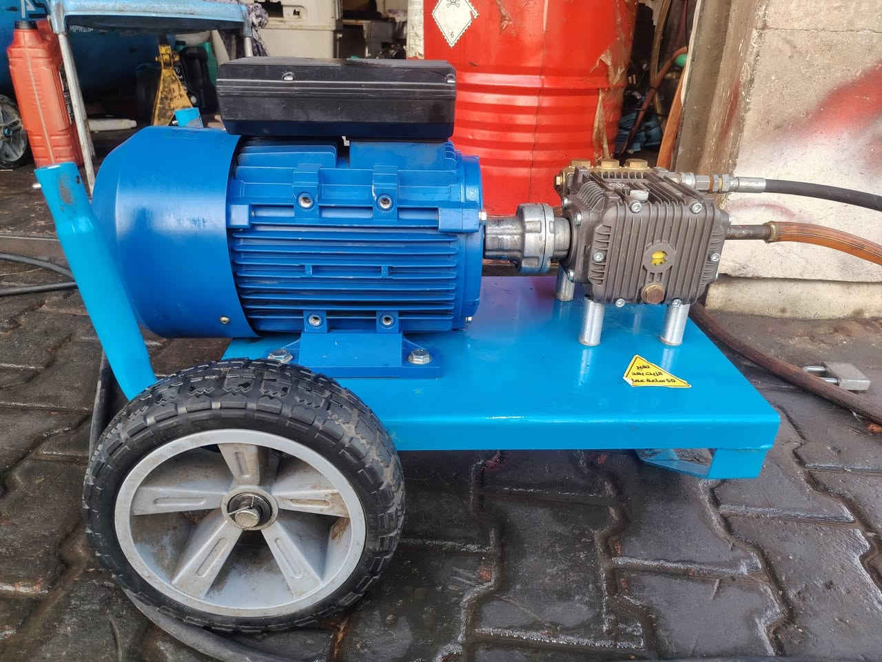 مضخه إيطالي جديد موطور ٥ونص حصان وضاغطه 200بار عنوان بغداد بل شعلة رقم ***********
