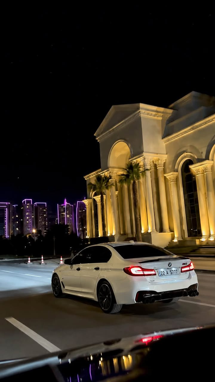 🚘 BMW 530i 2018 xDrive – Sport Line
(بیع و تراوس ) حسب قناع 

بۆ فرۆشتن و گۆرینەوە شتەک بە دلم بێت

🔥 مواسەفاتەکان:

• مەکینەی 2.0 لیتەر TwinPower Turbo ـی 4 سیلێندەر

• هێز: 252 HP

• گشتاوە: 350 Nm

• گێڕی ئۆتۆماتیکی 8 خێرایی Steptronic Sport

• سیستەمی Eco Pro / Comfort / Sport / Sport+ / Adaptive

• Launch Control

• Cruise Control

• پەکیجی Sport Line

• فەرمانی Sport ـی چەرم و Multifunction

• کورسییە Sport ـەکان

• کورسییەکانی پێشەوە کارەبایی

• مێمۆری کورسیی شۆفێر

• ڕووناکی ناوخۆی Ambient

• شاشەی 10.25” Navigation Professional

• Bluetooth و USB

• سیستەمی دەنگی Hi-Fi

• کامێرای دواوە

• سنسۆری پارککردن پێش و دواوە (PDC)

• سنوقی کارەبایی (Sunroof)

• فەرمانی کارەبایی

• ⁠داتاشۆ

• ئاوێنەکانی دەرەوە کارەبایی و گەرمکەرەوە

• ئاوێنەکان بە شێوەی کارەبایی کۆدەبنەوە

• چراغی LED

• چراغی خۆکار و Rain Sensor

• فرێنی کارەبایی + Auto Hold

• سیستەمی ABS / DSC / DTC

• تایەری Run-Flat

• ڕینگی ئەلۆی 18”

✨ سەیارەیەکی جوان، Sport.                                            __________________________________________من الأمام والخلف كَبْس، ما بيها ضرر

• الإيرباگات ما مفتوح بشرط

• تاير جديد، صارله 10 أيام مركّب

سێرفس کامل سیارە مابیە نقص

• السيارة جداً نظيفة وجميلة، وما بيها أي 

جاملغ وەرە صبوخ وحد قطع کلیر امریکا 

السيارة جاهزة وتستاهل المشاهدة �

رقم موبایل *********** واتس ئاپ

***********

__________________________________________

بە نزبەت سبوخ جاملخی پشتەوە سبوخە یەک پارجەش کلێری ئەمریکایە پێش و پشتی کەپسە هیج لێدرانی نیە یرباگی نەتەقیوە هەموو شتێکی بەشەرت 

تازەش سێرفس کامل بۆ کراوە 

تاخم تایە نوێ ١٠ رۆژە بەستراوە

📍 هەولێر

📩 بۆ نرخ و زانیاری زیاتر پەیوەندی بکە. واتس ئاپ

***********

***********
