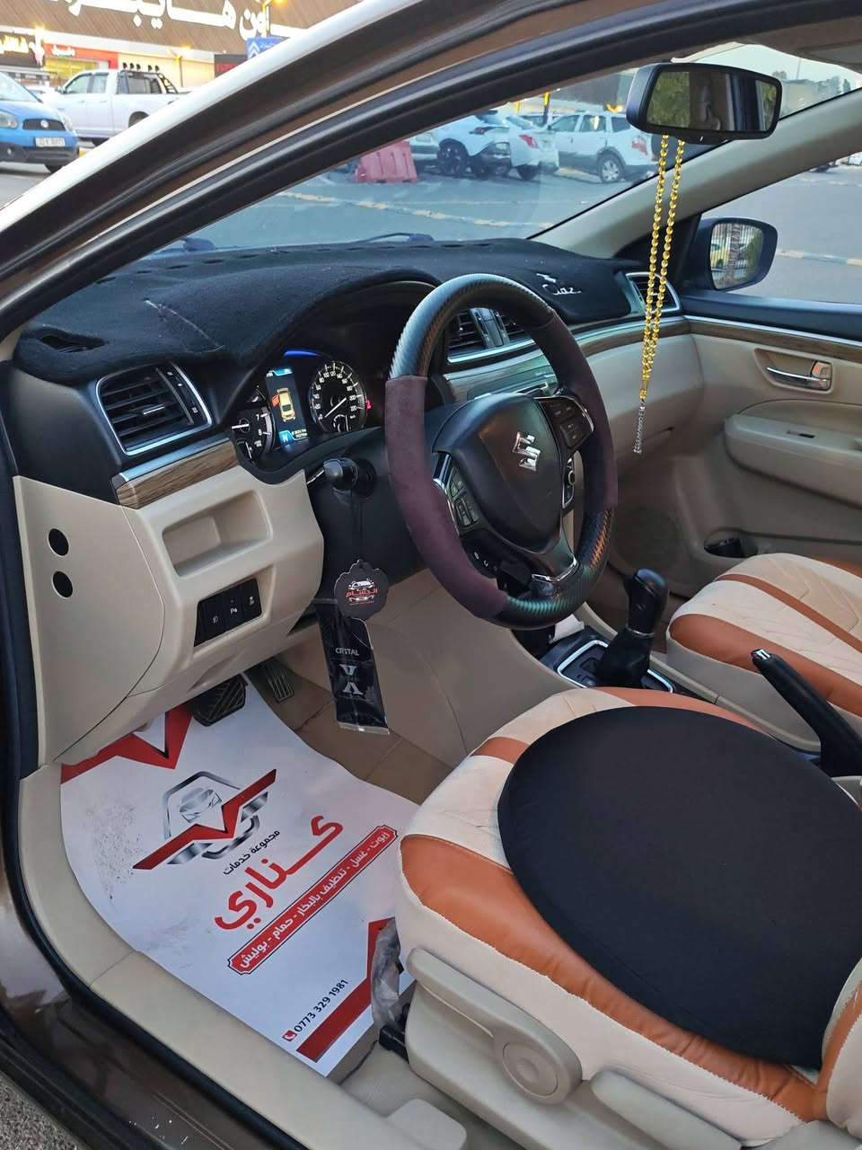 تم تنزيل السعر ### 📌 إعلان بيع سيارة
نوع السيارة: سوزوكي سياز (Suzuki Ciaz)
الموديل: 2023
المسافة المقطوعة: 74 ألف كم
الحالة العامة: السيارة نظيفة جداً وبحالة الممتازة (استلام شركة)، لا تحتاج أي مصاريف أو نقص.
💡 تفاصيل الحجز والأقساط:
 * عليها إشارة حجز لمدة سنتين ونصف.
 * صاحب السيارة يتكفل بدفع الأقساط السنوية بالكامل (السيارة باسمه والتعهد قانوني).
💰 السعر المطلوب:105 ورقة (10500$) — *وبيه مجال للشراي الجاد*.
📞 للاتصال والاستفسار: ***********
