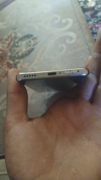 هونر x9bذاكره 256تليفون مثل مشوفون بدلتله ايسي شحن وحط صمغ هواي وصار ه...