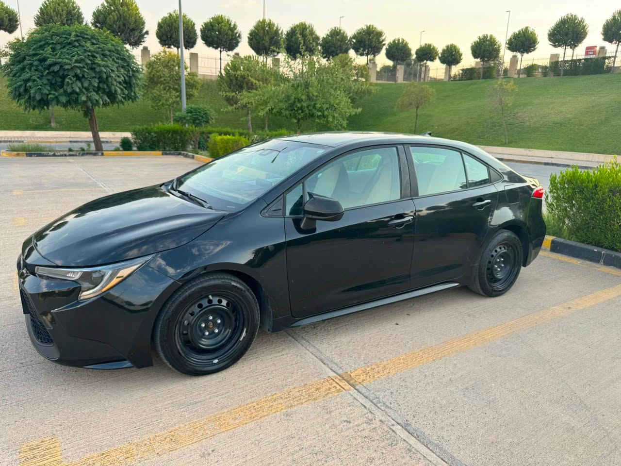 للبيع كورلا LE
السعر 125 بيها مجال بسيط 
***********
موديل 2020 
تثبيت سرعة 
كاميرا خلفي 
تبريد ثلج 
ماشيه 92 مايل  
رادار  
كير محرك بشرط 
بيها صبغ بين الباب والجاملغ الخلفي شويه من الباب والحاملغ
بيها ملاحظات بارد فقط صور الحادث امريكا موجود 
سونار بالمنشور  
السياره جاهزه 
سنويه ورقم جديد تحويل ثاني يوم 
مكان السياره / السليمانية السليمانية, العراق
