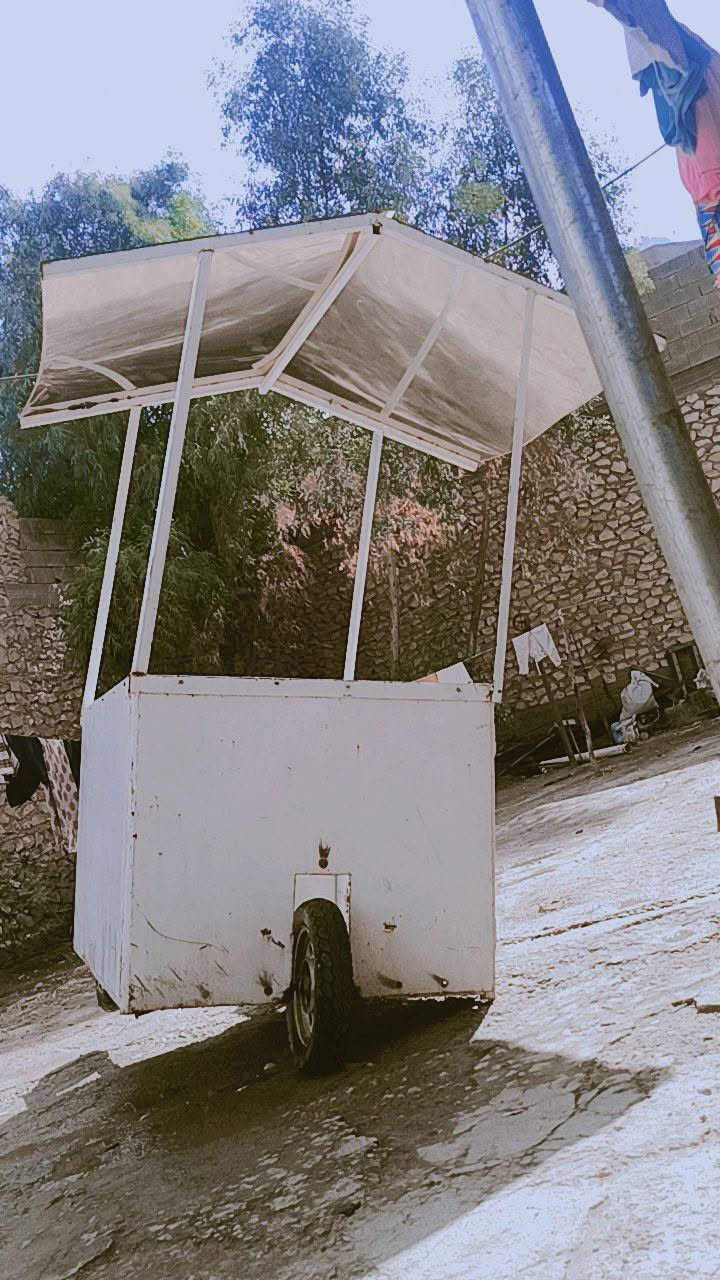 عربانة لبلبي