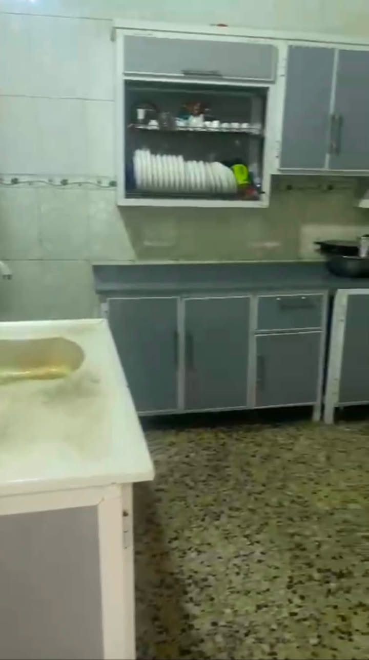 بيت طابق ونص للبيع في منطقه الكزيزه طابو ملك صرف مساحه 75متر الطابق الاول يحتوي على ديوانيه وصاله ومطبخ وصحيات والثاني يحتوي على غرفه جاهزه البناء والثانيه ماكامله السعر 80مليون وبي مجال
واتس ***********
