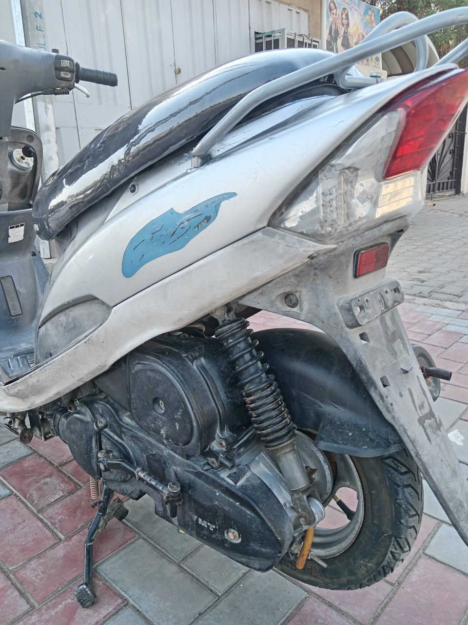 دراجه ماكس منغولي للبيع نضيفه الدراجه تعال وافحص ما مفتوحة الدراجة شرط النظافه كدام العين شرط بلاديه السعر  600 وبيه مجال مكاني كربلاء قرب ريحانه اي استفسار الاتصال ***********
