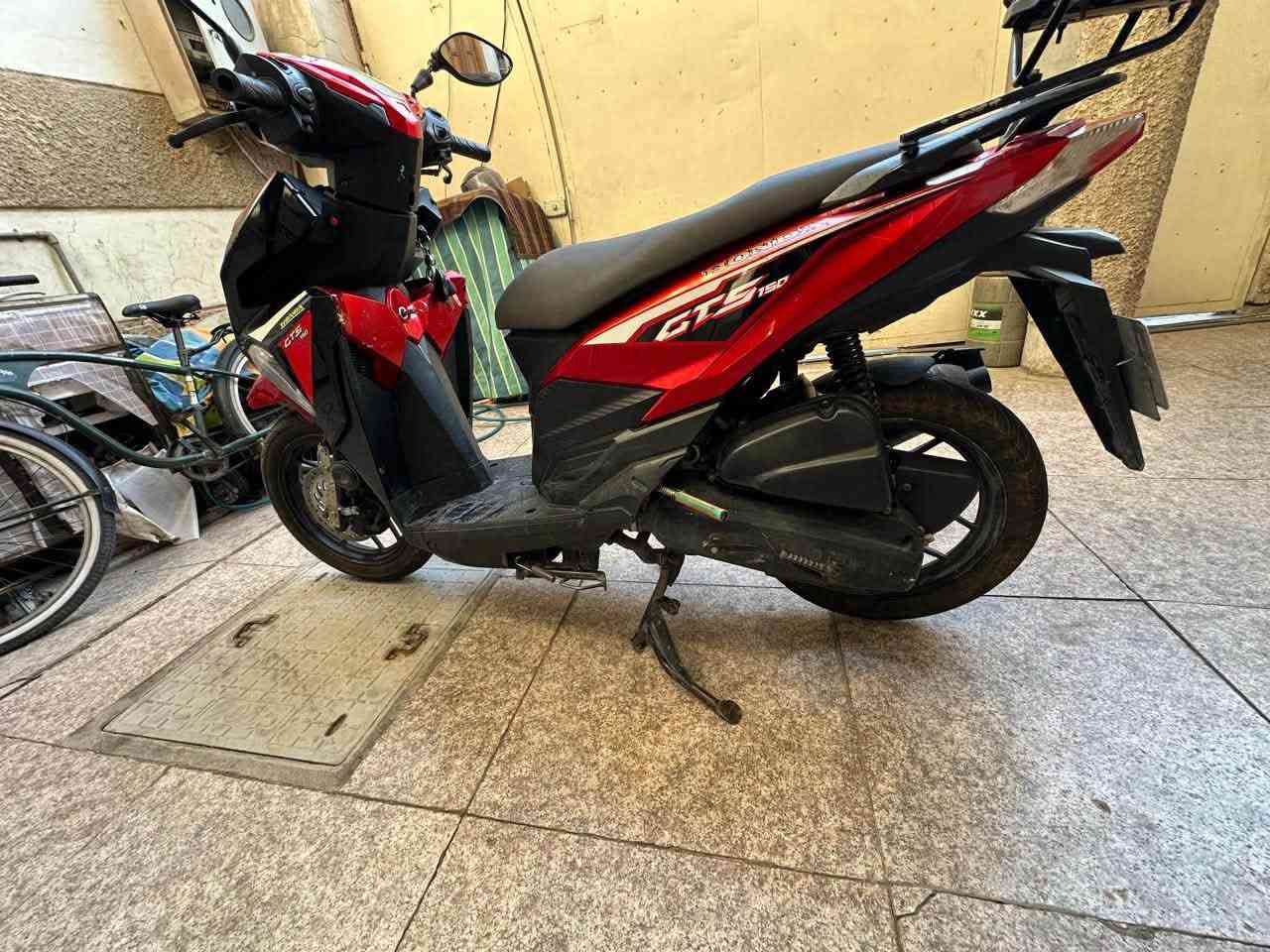 السلام عليكم دراجة هوندا  GTS حجم المحرك 150 رقم بغداد انكليزي بسمي محرك مكفول بلاد  بيها الكفر الامامي مكسرة الكلبسات مالته فقط مكاني بغداد الكاظميه ساحة عدن السعر (1800 مليون وثمان مئة ألف. ) ***********
