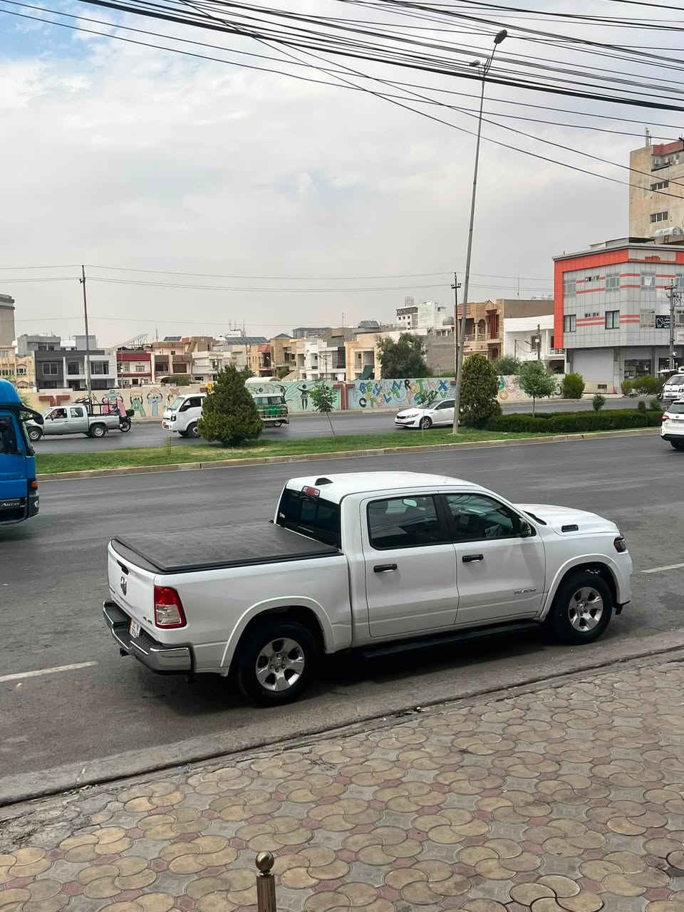 دوج رام 4*4  ، v6 ايتورك 
نضام 2ويل و4ويل 
موديل 2024 
مواصفات وبجم 25
دخول جديد 
باب طويل وبدي قصير 
السيارة كفالة حادث بس دعامية 
مري شفط 
مثبت سرعة
تحديد مسار 
بصمة تشغيل عن بعد 
شاشة كاربلي
كير ماوس  
حساسات رادارات امامي خلفي 
رقم بغداد شهداء وكالة 
مكان السيارة الكوت 
ماشية 29m
السعر 33 وبيهة مجال 
او مراوس 
***********
