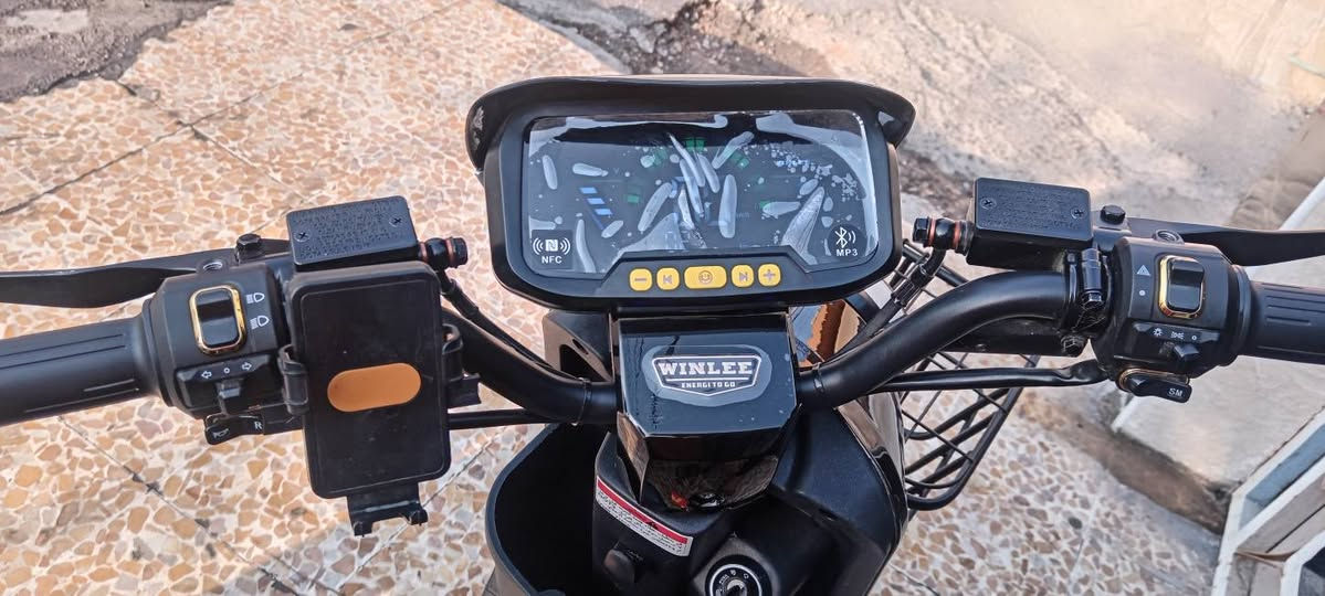 للبيع.. ⚠️
ماطور🛵 R9 موديل 2026 مستعمل اقل من اسبوعين 5 بطاريات 32 امبير ملف 1200 واط نحاس حقيقي دبل سويچ دبل كارت وبصمه تشغيل عن بعد السعر 580 وبي مجال بسيط.. 
العنوان موصل الجانب الايمن موصل الجديده 
☎️ ***********
☎️ ***********
