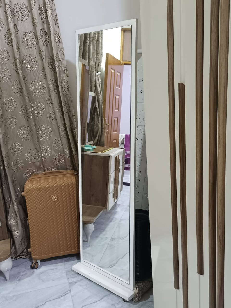 غرفه نوم للبيع نضيفه جدا السعر ٦٠٠للاستفسار واتساب ***********

